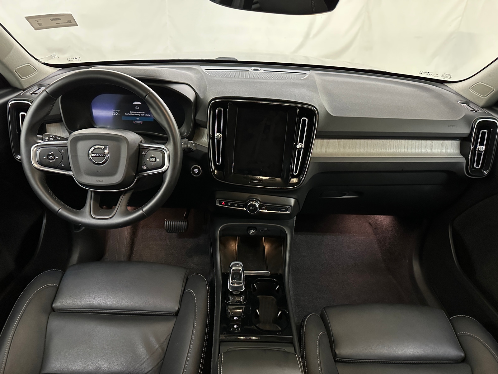 Thumbnail: 2025 Volvo XC40 - 3