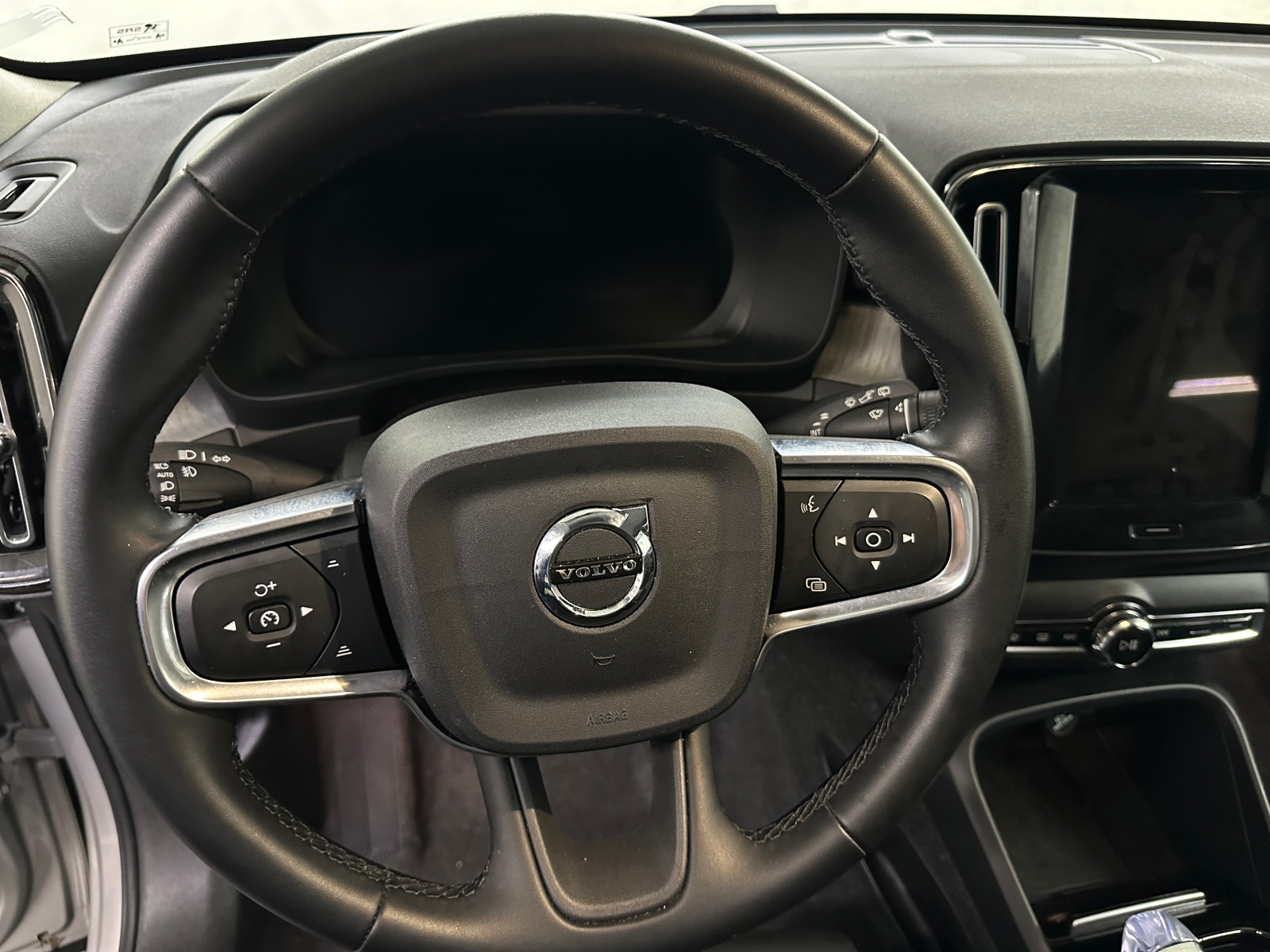 Thumbnail: 2025 Volvo XC40 - 5