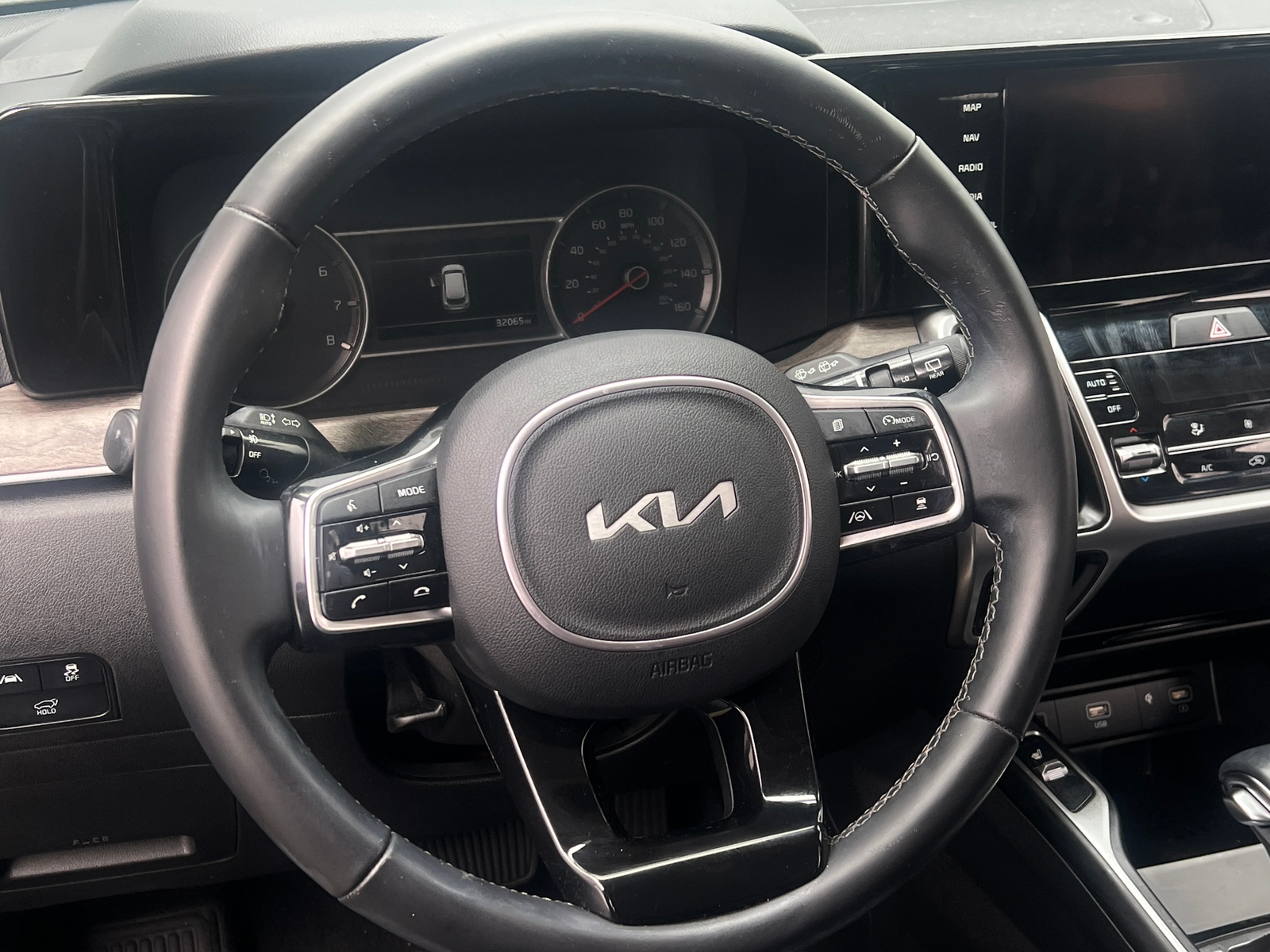 Thumbnail: 2022 Kia Sorento - 4