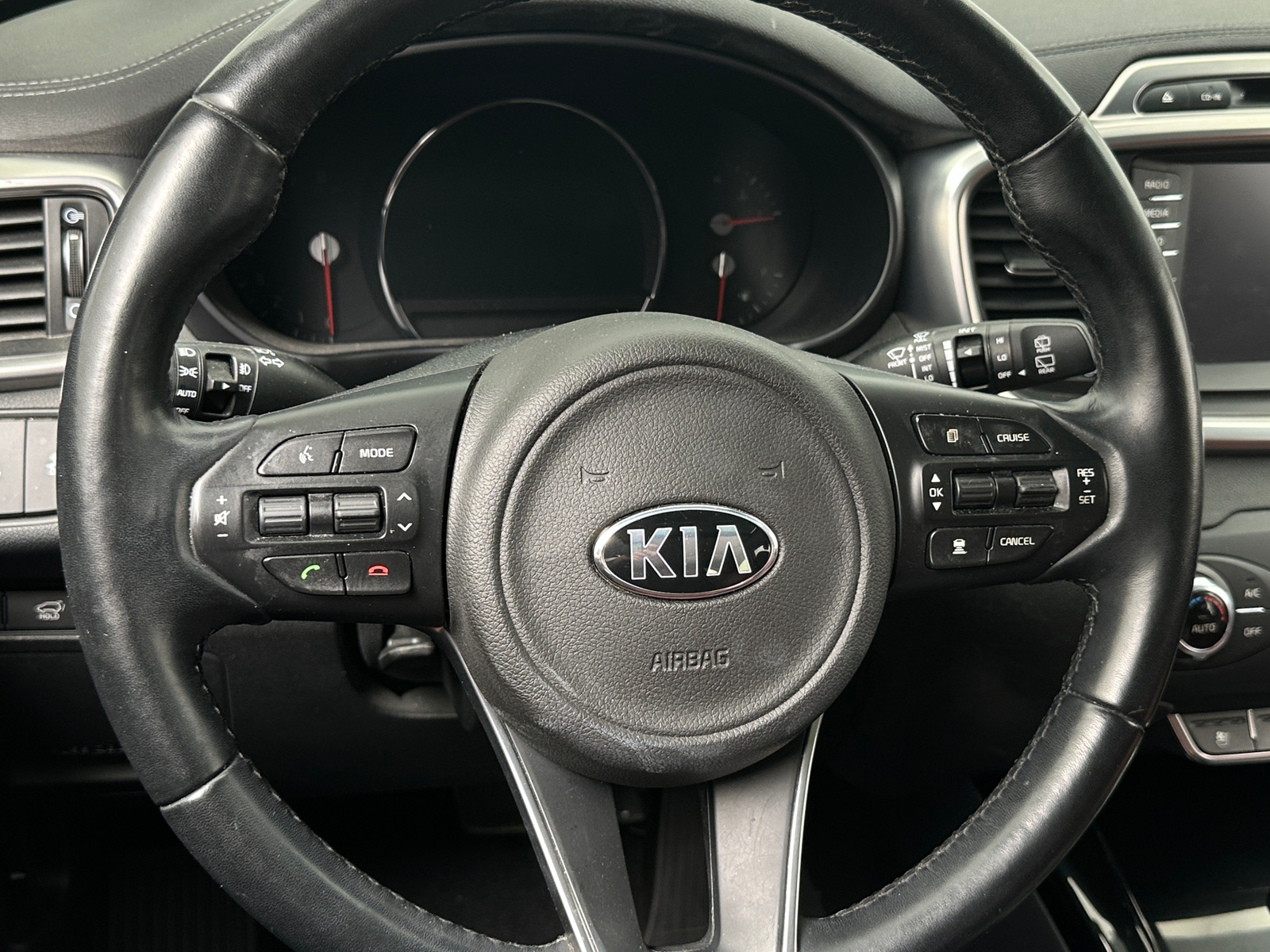 Thumbnail: 2017 Kia Sorento - 4