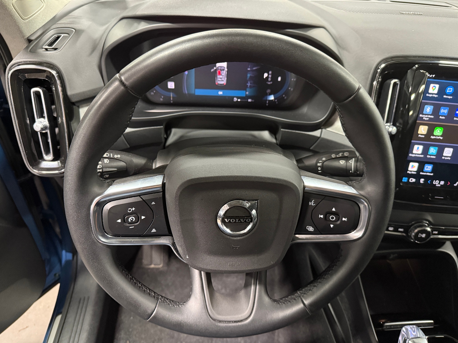 Thumbnail: 2023 Volvo XC40 - 4
