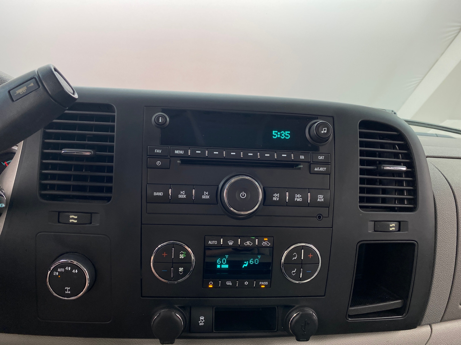Thumbnail: 2013 Chevrolet Silverado 1500 - 4