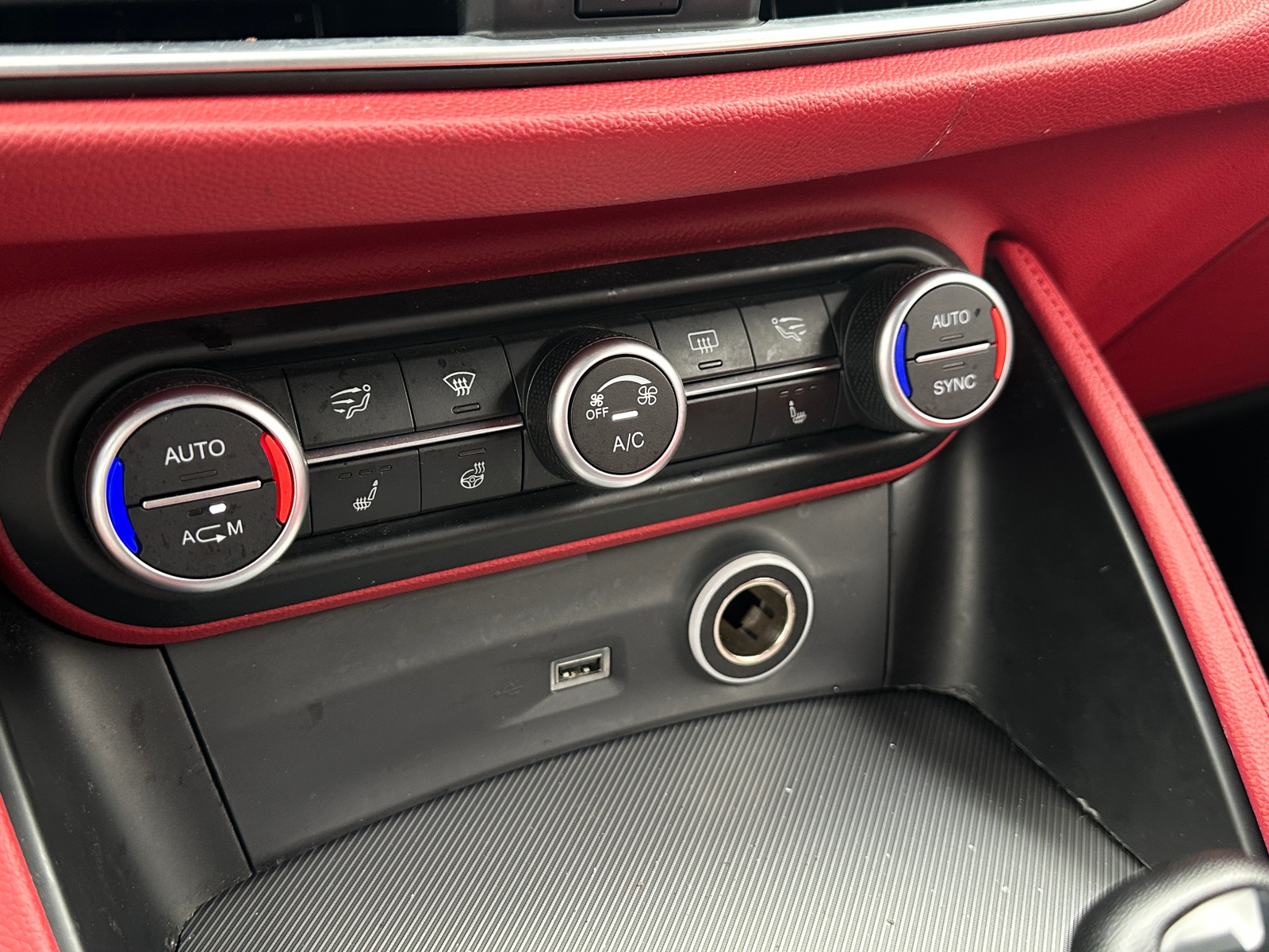 Thumbnail: 2019 Alfa Romeo Stelvio - 3
