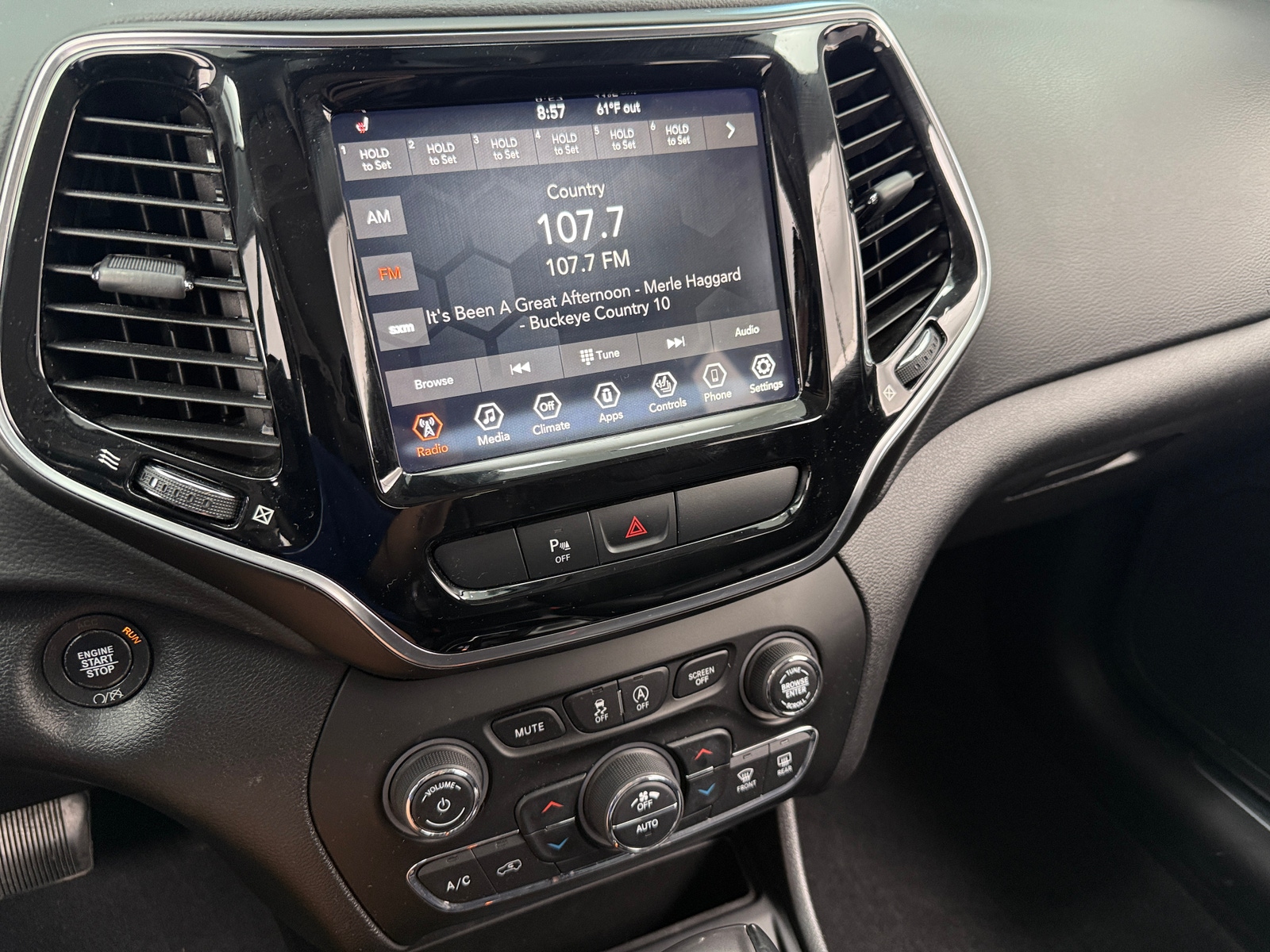 Thumbnail: 2019 Jeep Cherokee - 3