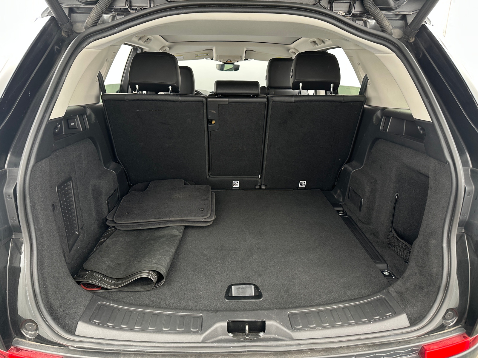 Thumbnail: 2020 Land Rover Discovery Sport - 6