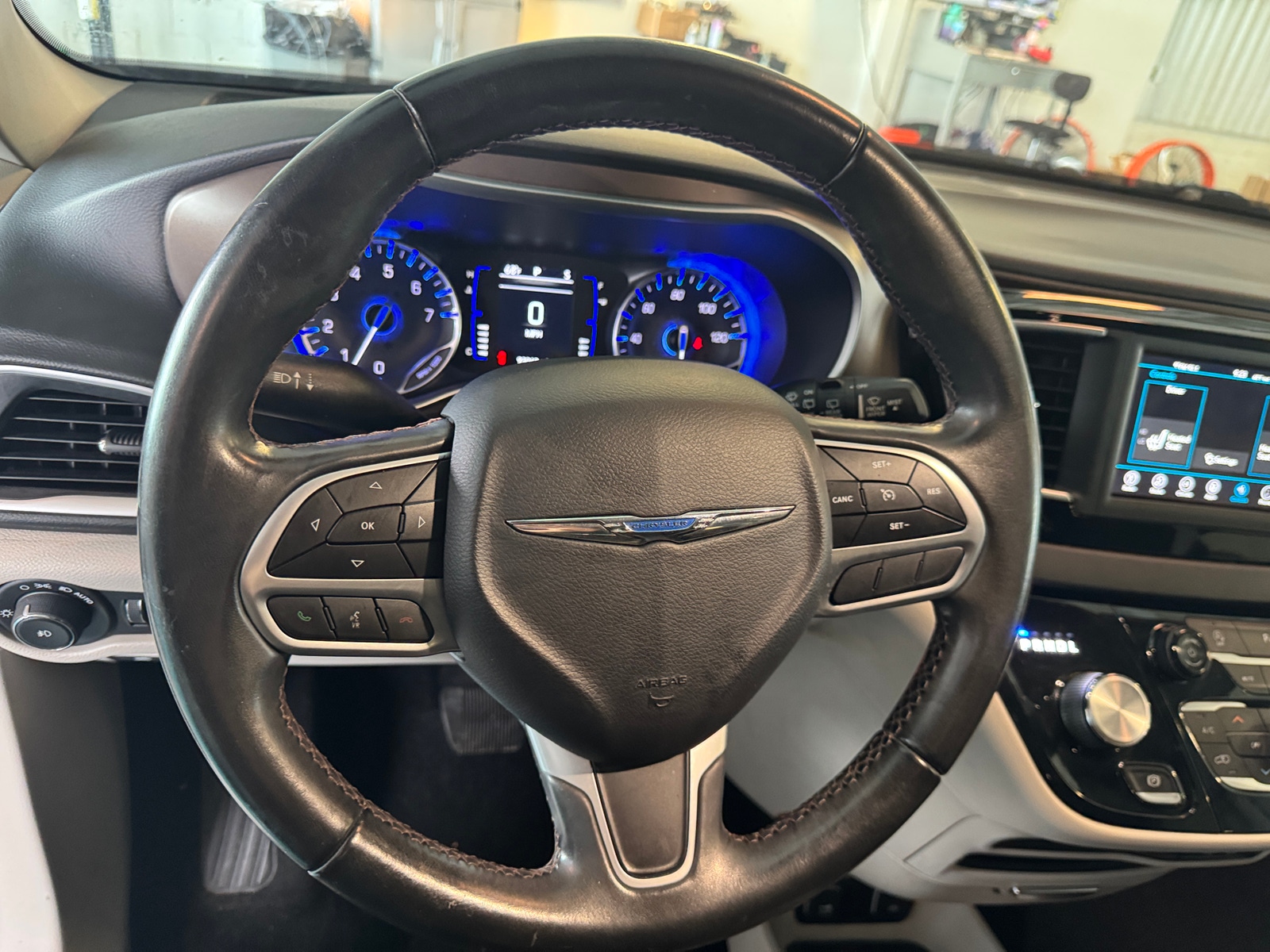 Thumbnail: 2018 Chrysler Pacifica - 4