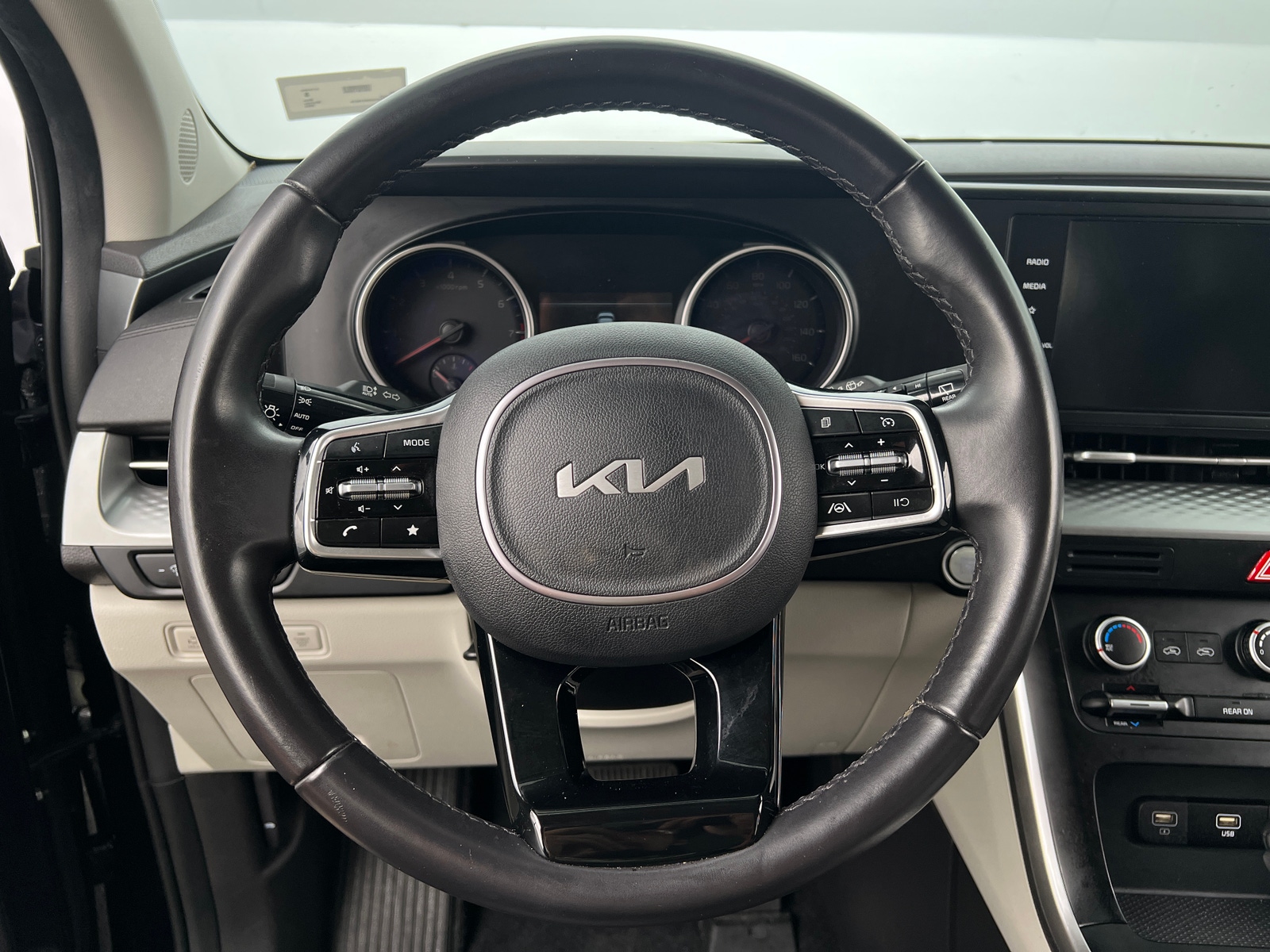 Thumbnail: 2024 Kia Carnival - 4