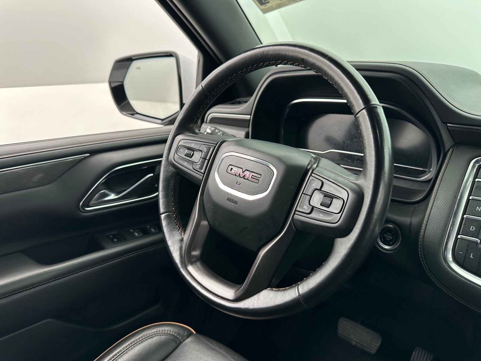 Thumbnail: 2023 GMC Yukon XL - 4