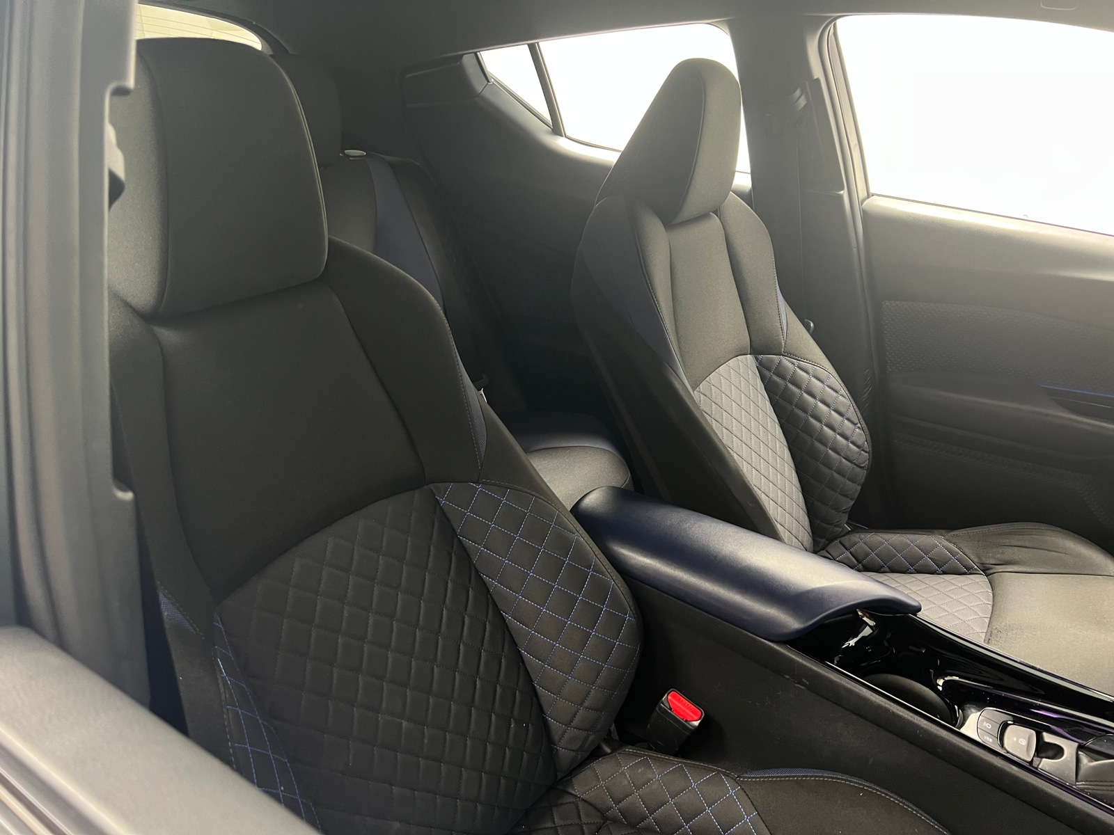 Thumbnail: 2020 Toyota C-HR - 2