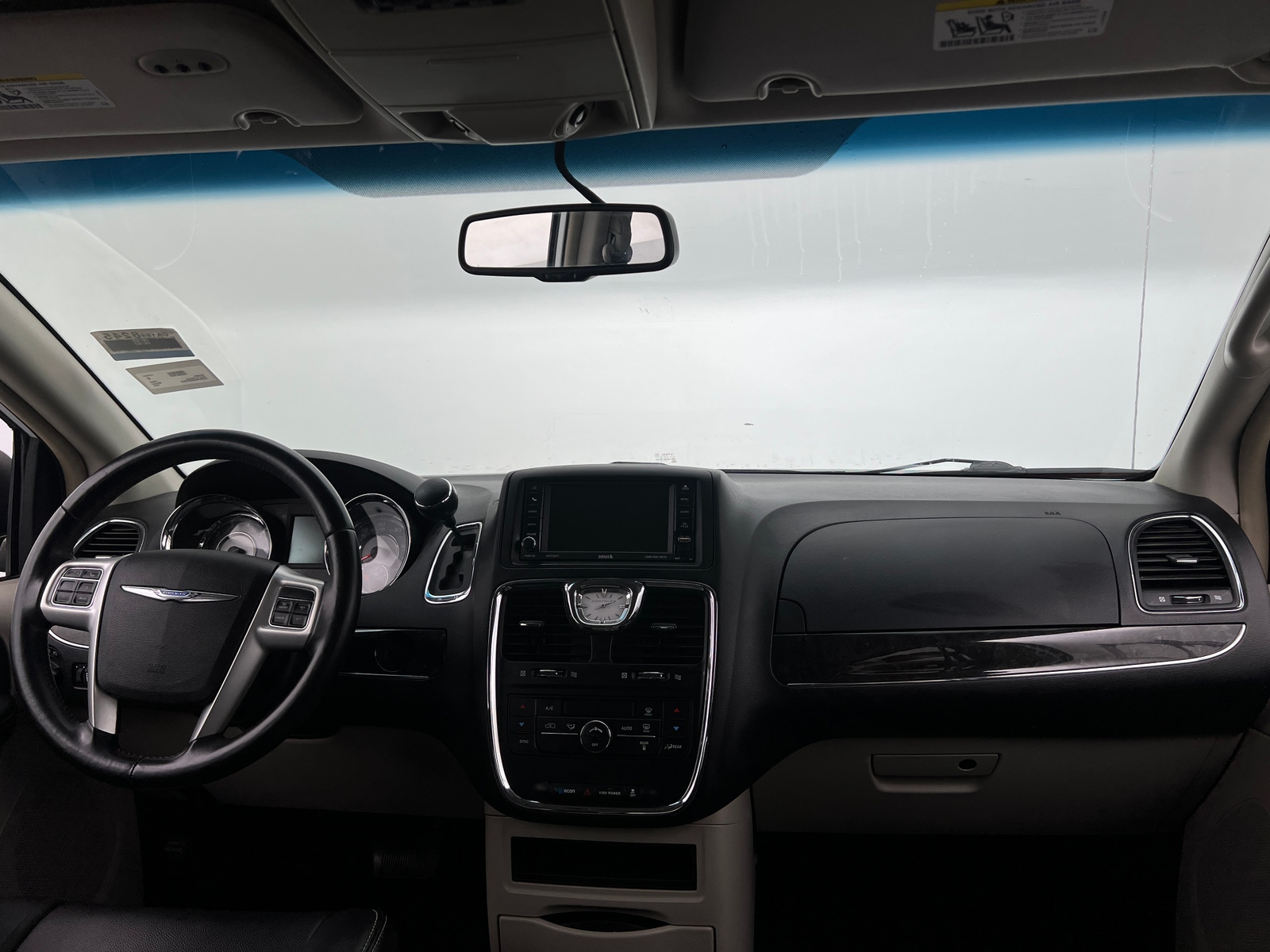 Thumbnail: 2014 Chrysler Town & Country - 2