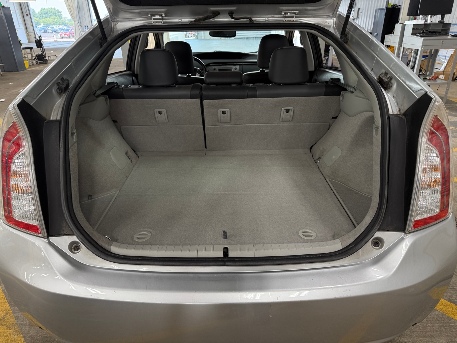 Thumbnail: 2015 Toyota Prius - 6
