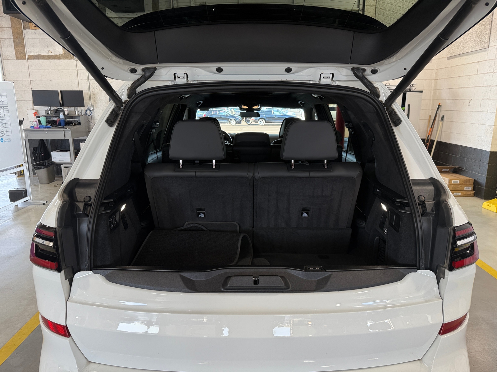 Thumbnail: 2023 BMW X7 - 6