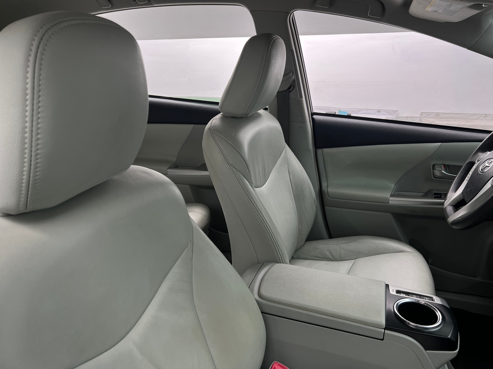 Thumbnail: 2014 Toyota Prius v - 2