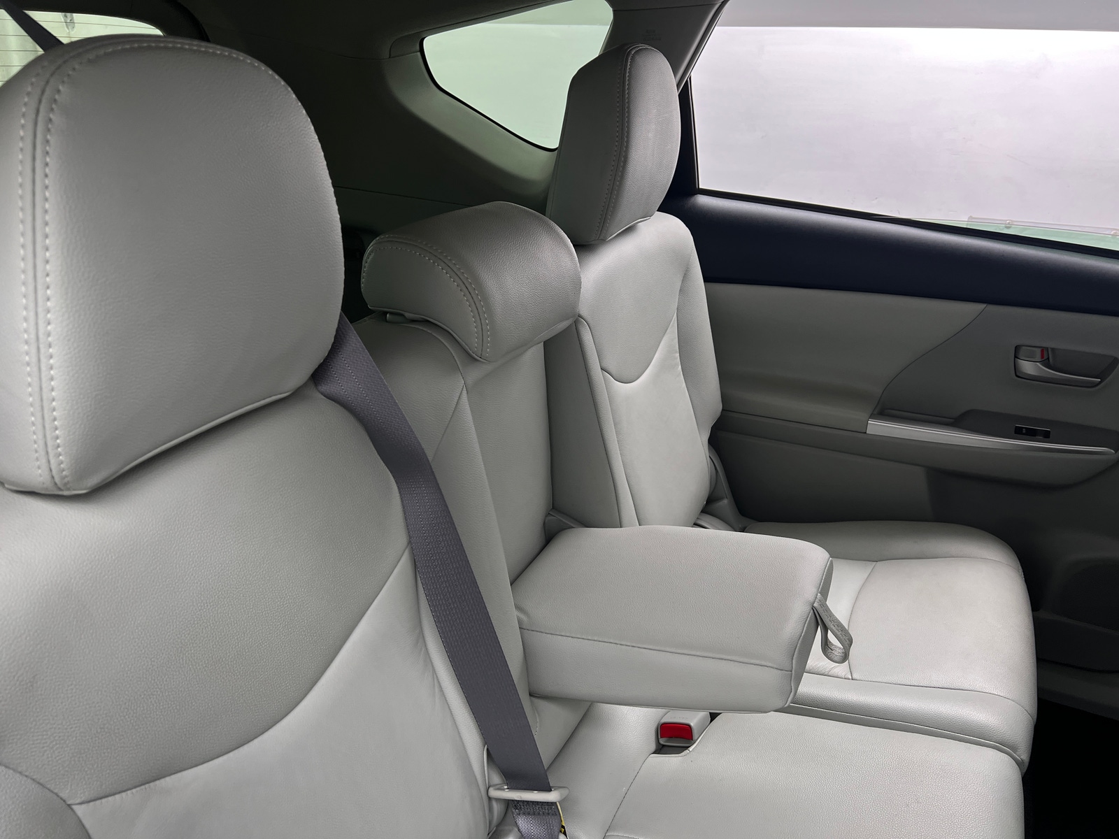 Thumbnail: 2014 Toyota Prius v - 6