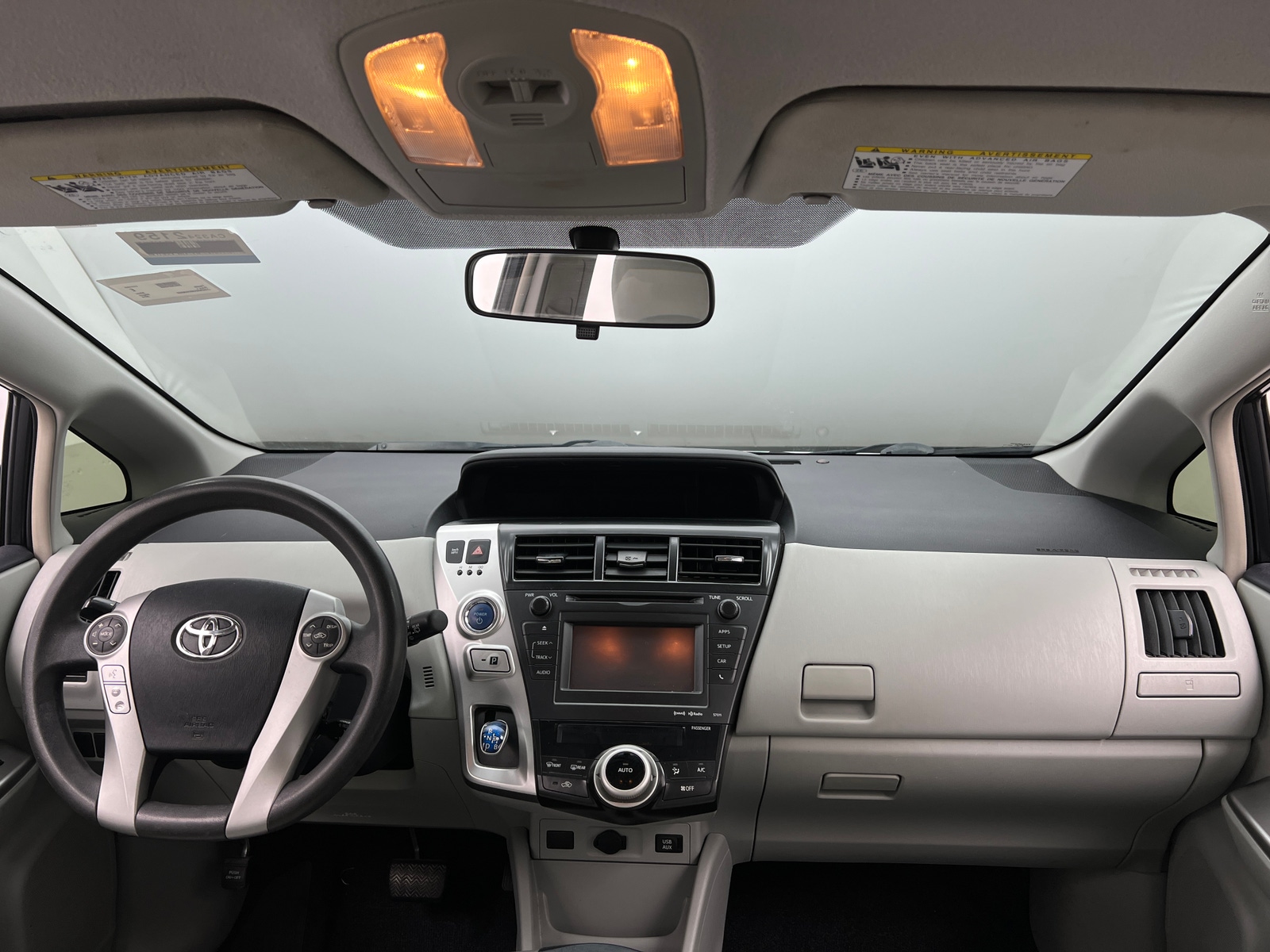 Thumbnail: 2014 Toyota Prius v - 3