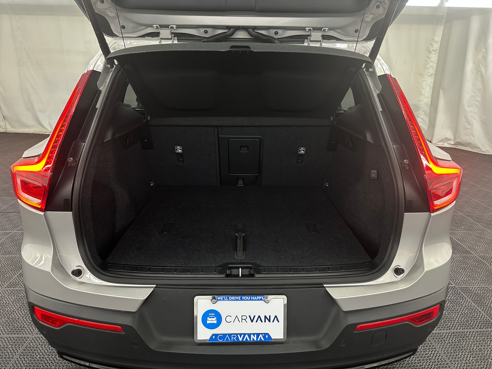 Thumbnail: 2025 Volvo XC40 - 6