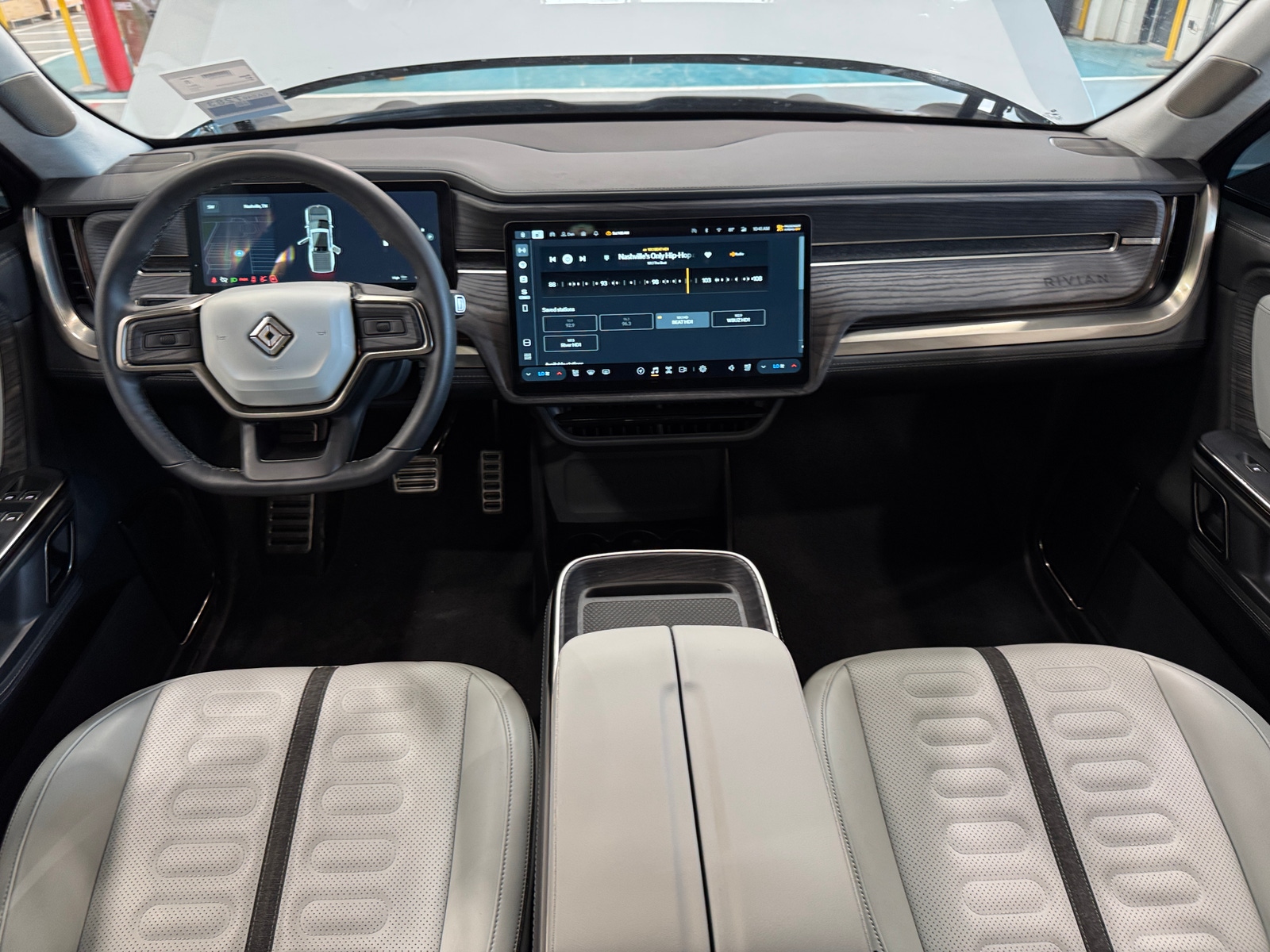 Thumbnail: 2024 Rivian R1T - 2