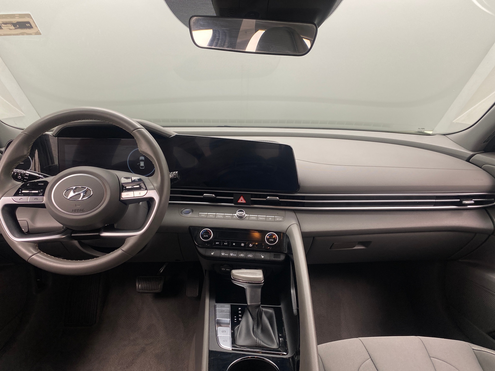 Thumbnail: 2023 Hyundai Elantra - 3