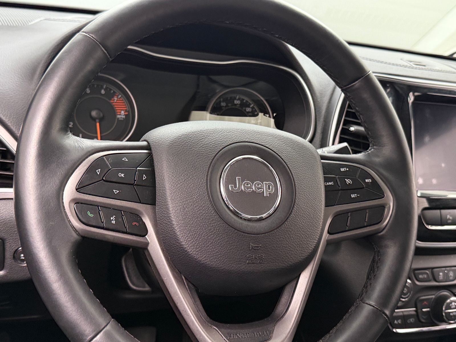 Thumbnail: 2019 Jeep Cherokee - 4