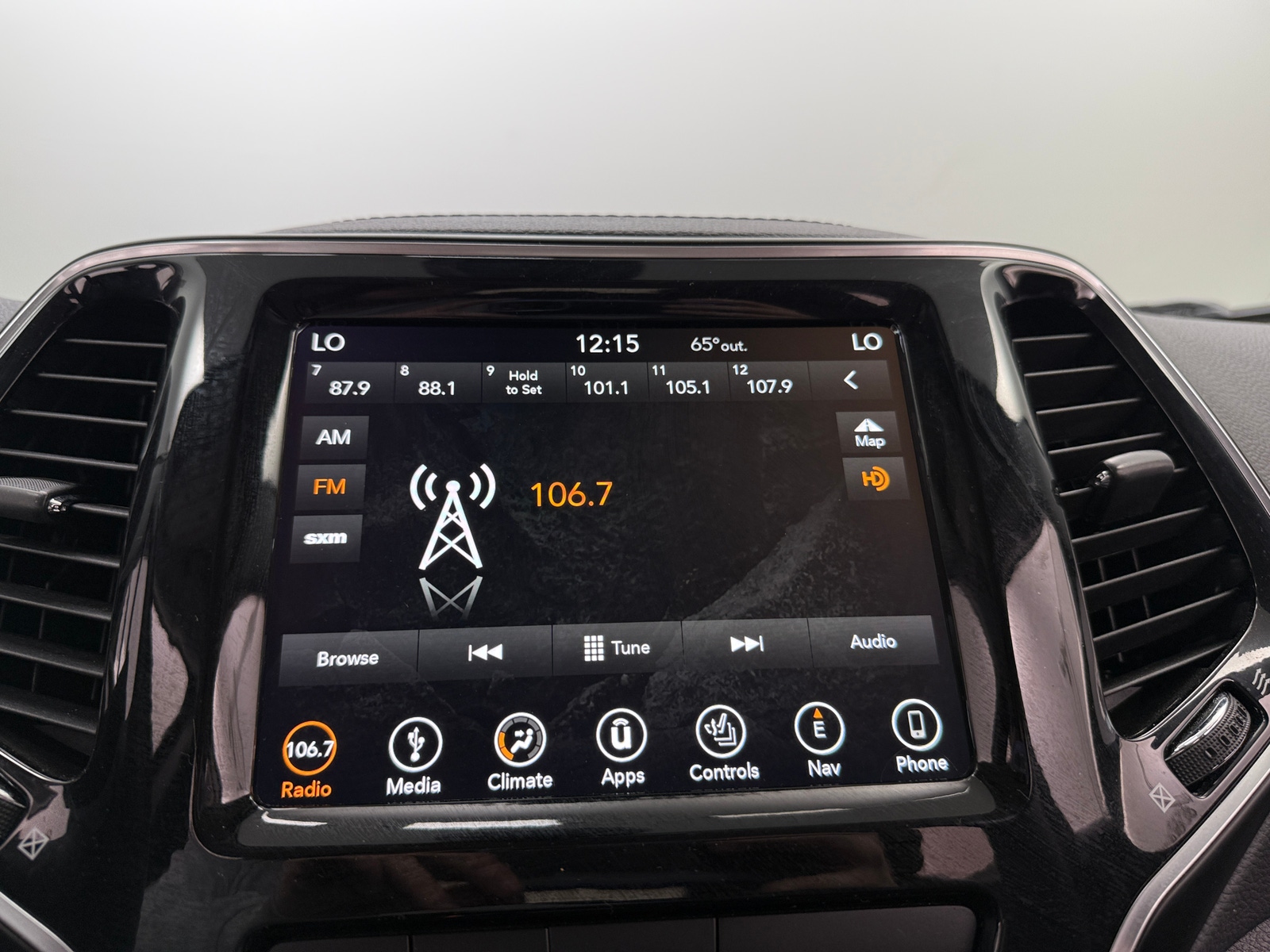 Thumbnail: 2019 Jeep Cherokee - 3