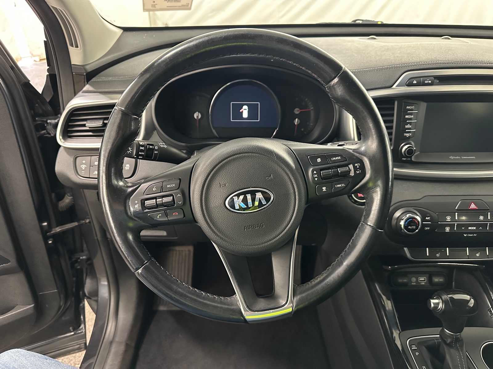 Thumbnail: 2017 Kia Sorento - 4