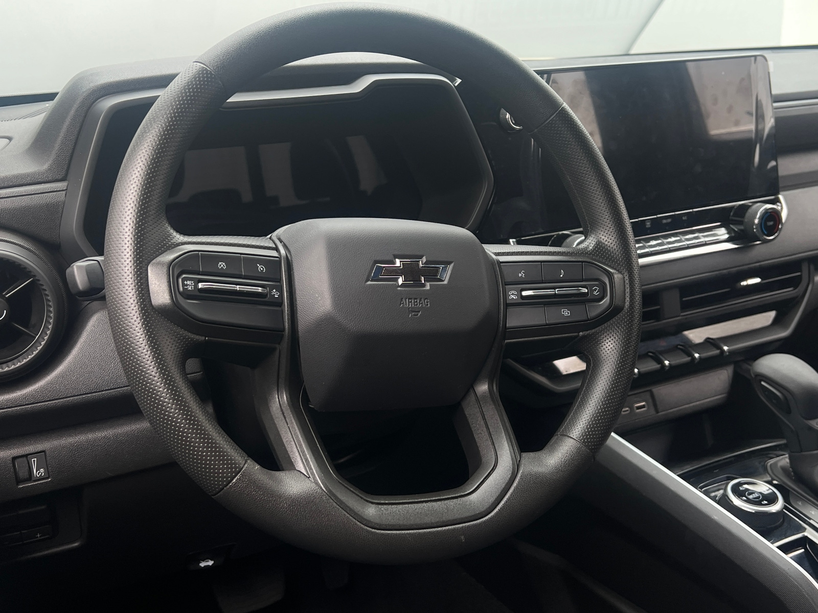 Thumbnail: 2024 Chevrolet Colorado - 5