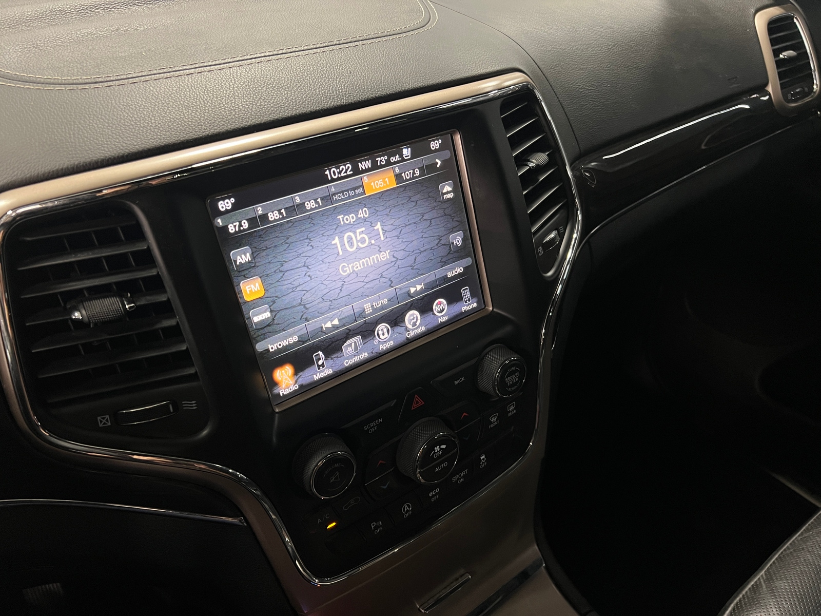 Thumbnail: 2017 Jeep Grand Cherokee - 3