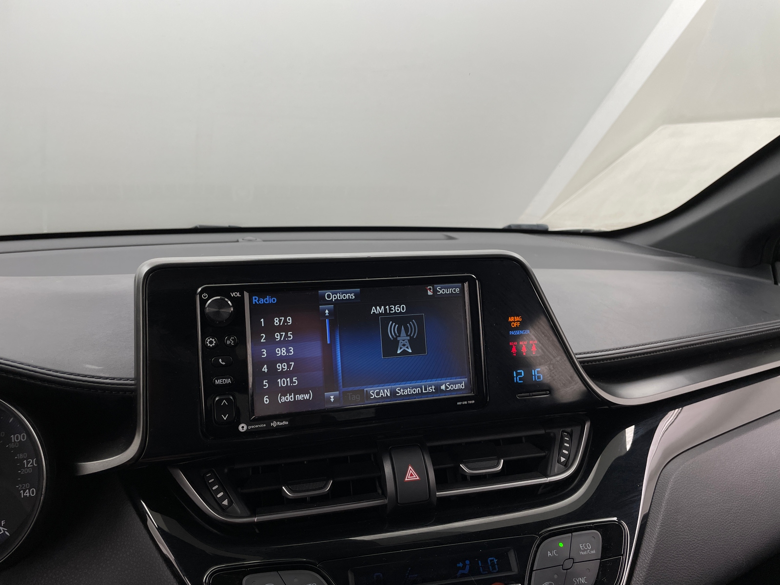 Thumbnail: 2018 Toyota C-HR - 4
