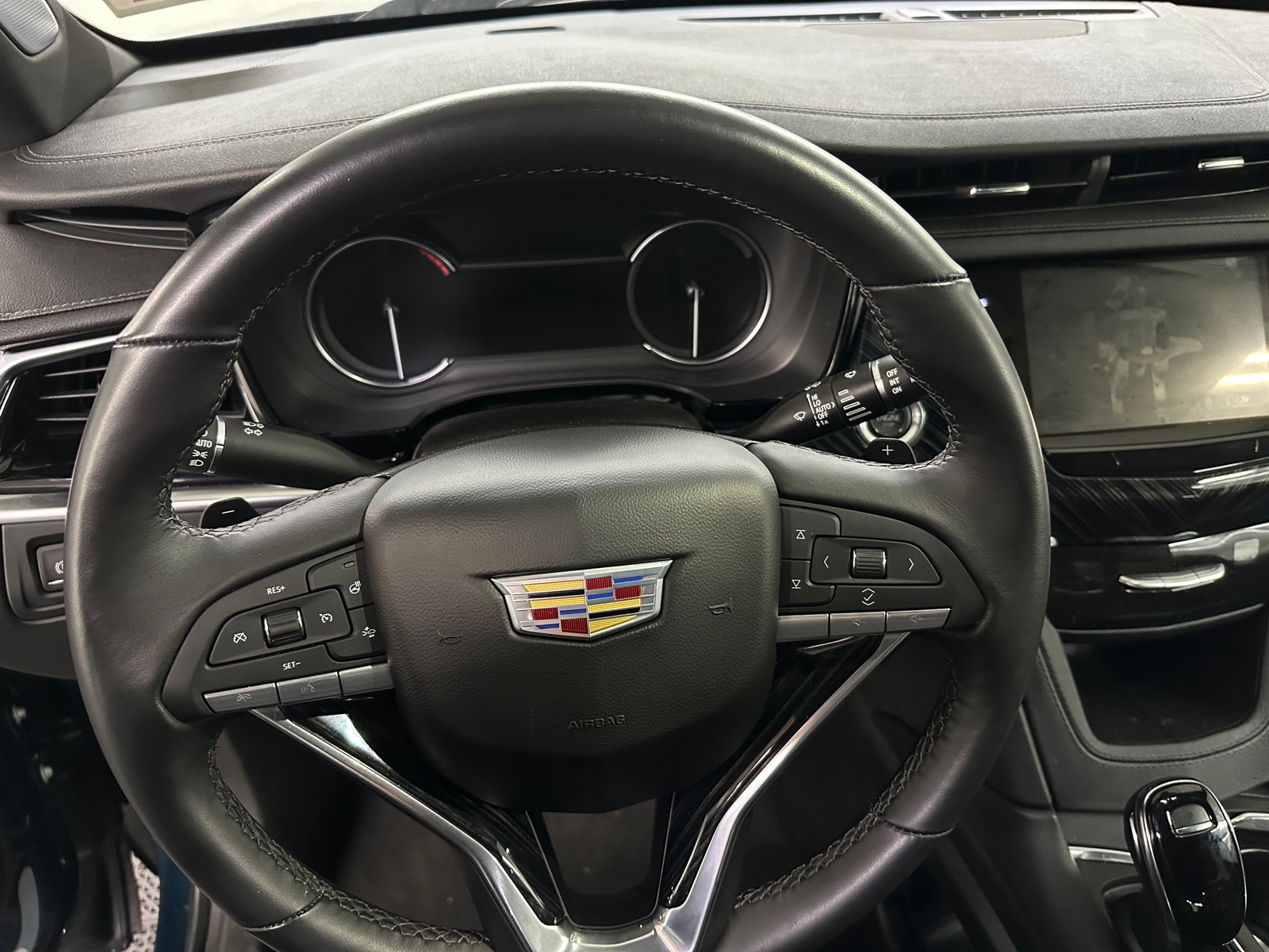 Thumbnail: 2025 Cadillac XT6 - 4