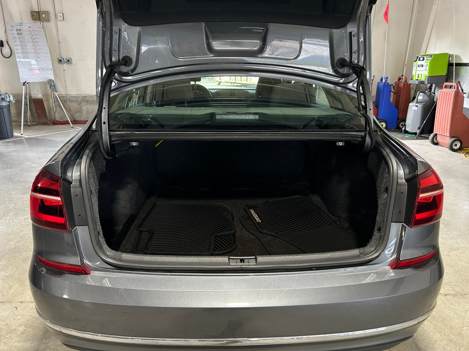Thumbnail: 2018 Volkswagen Passat - 7