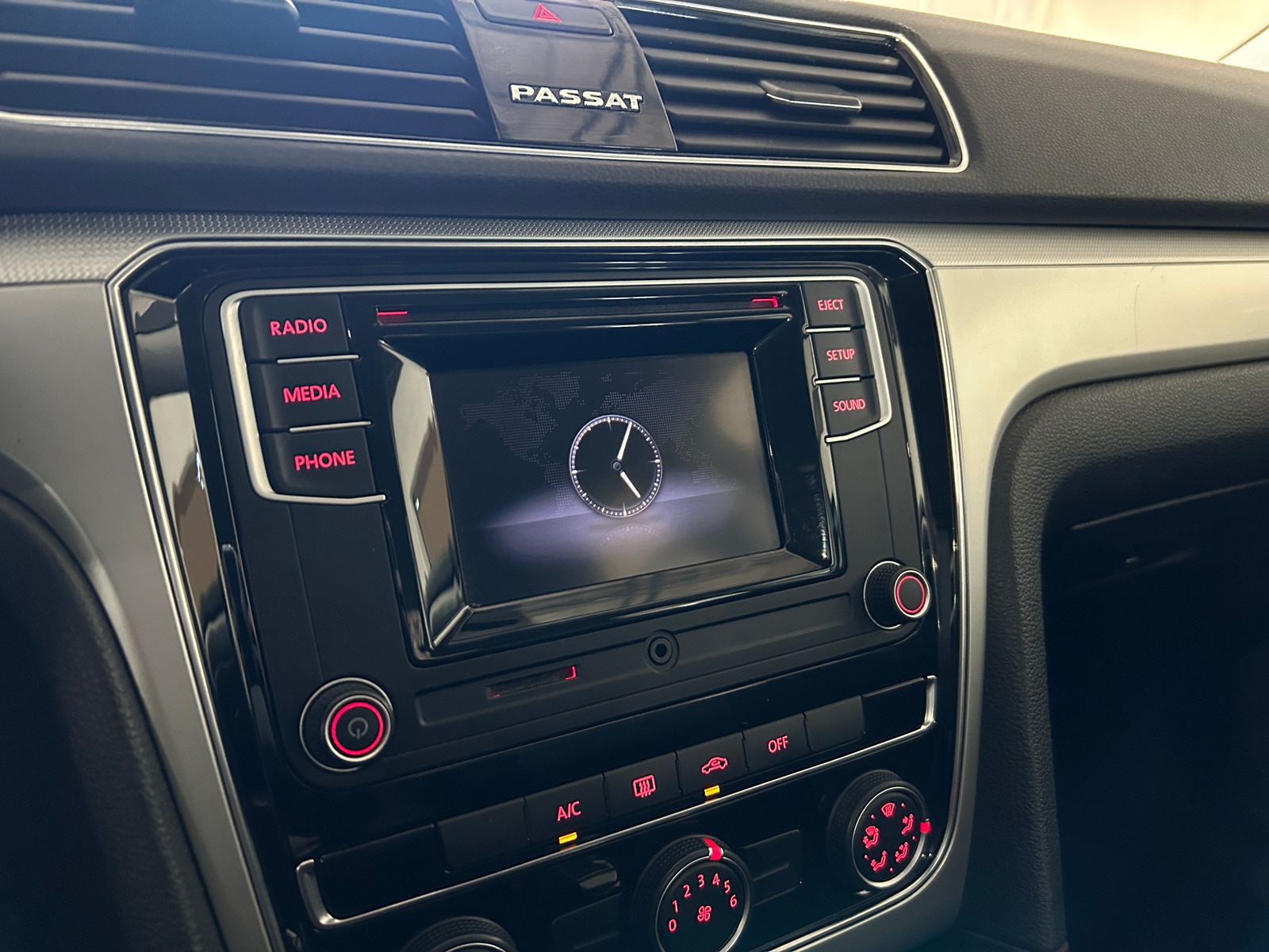 Thumbnail: 2018 Volkswagen Passat - 4