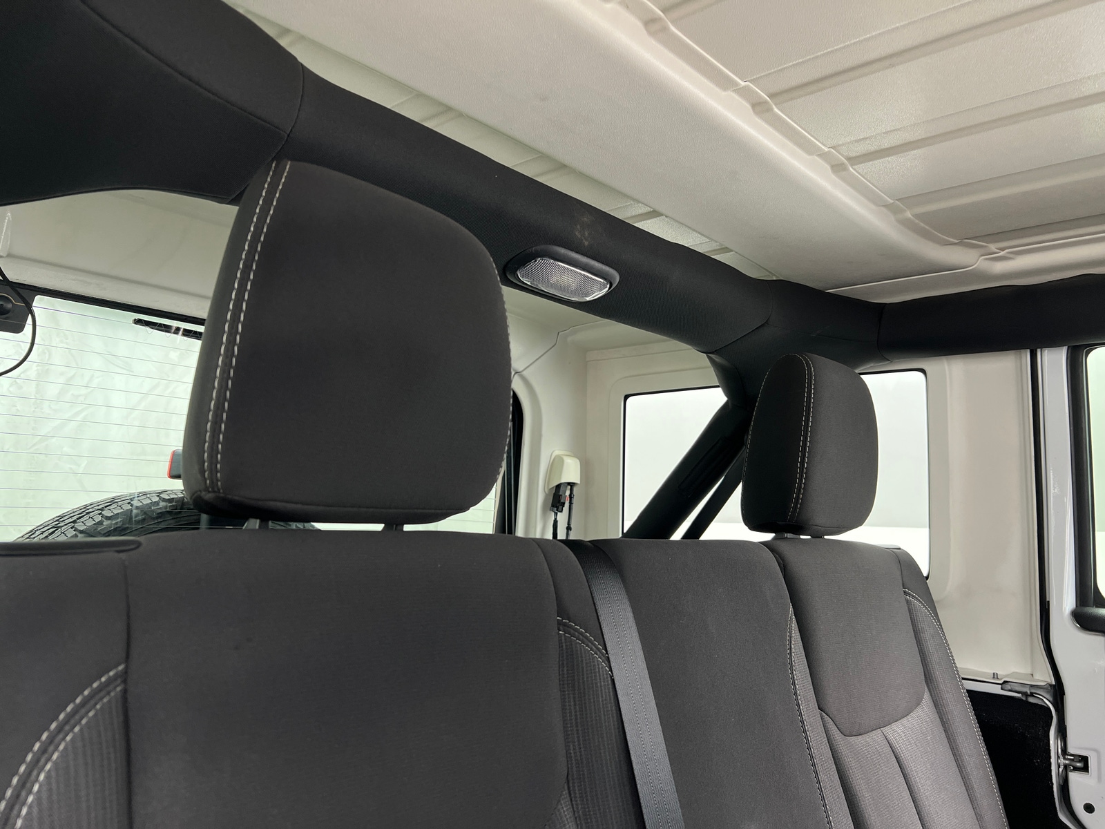 Thumbnail: 2016 Jeep Wrangler - 6