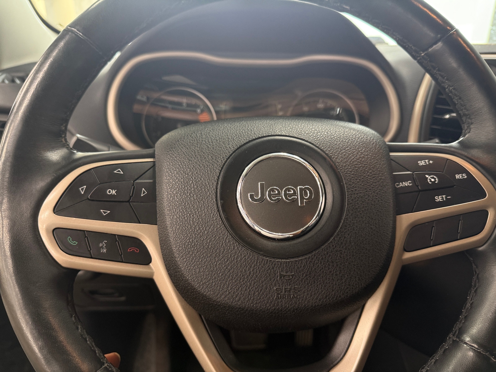 Thumbnail: 2017 Jeep Cherokee - 5