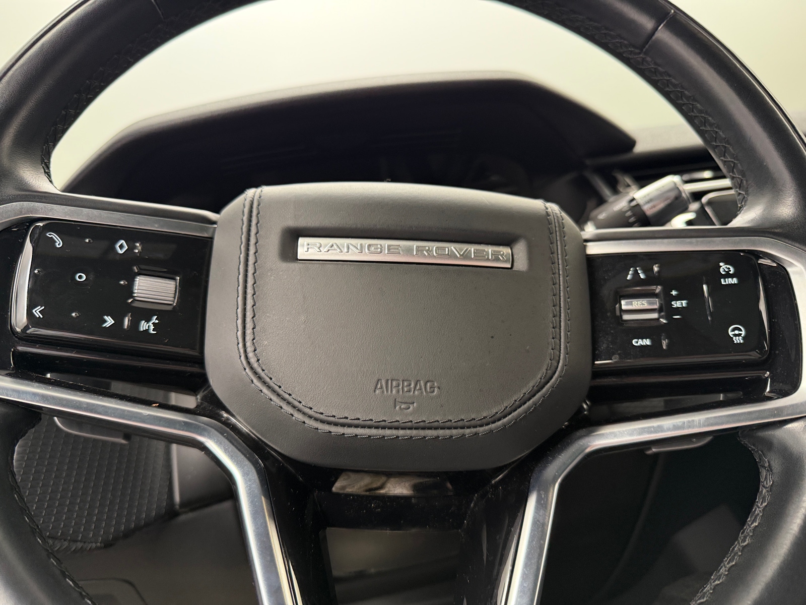 Thumbnail: 2021 Land Rover Range Rover Velar - 4