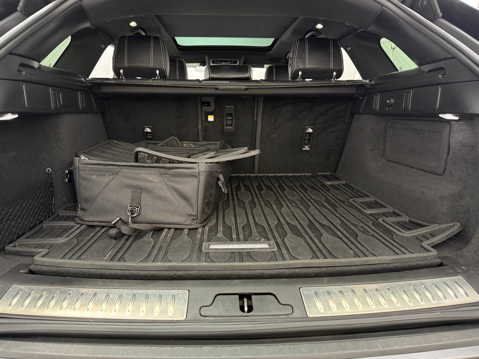 Thumbnail: 2021 Land Rover Range Rover Velar - 6