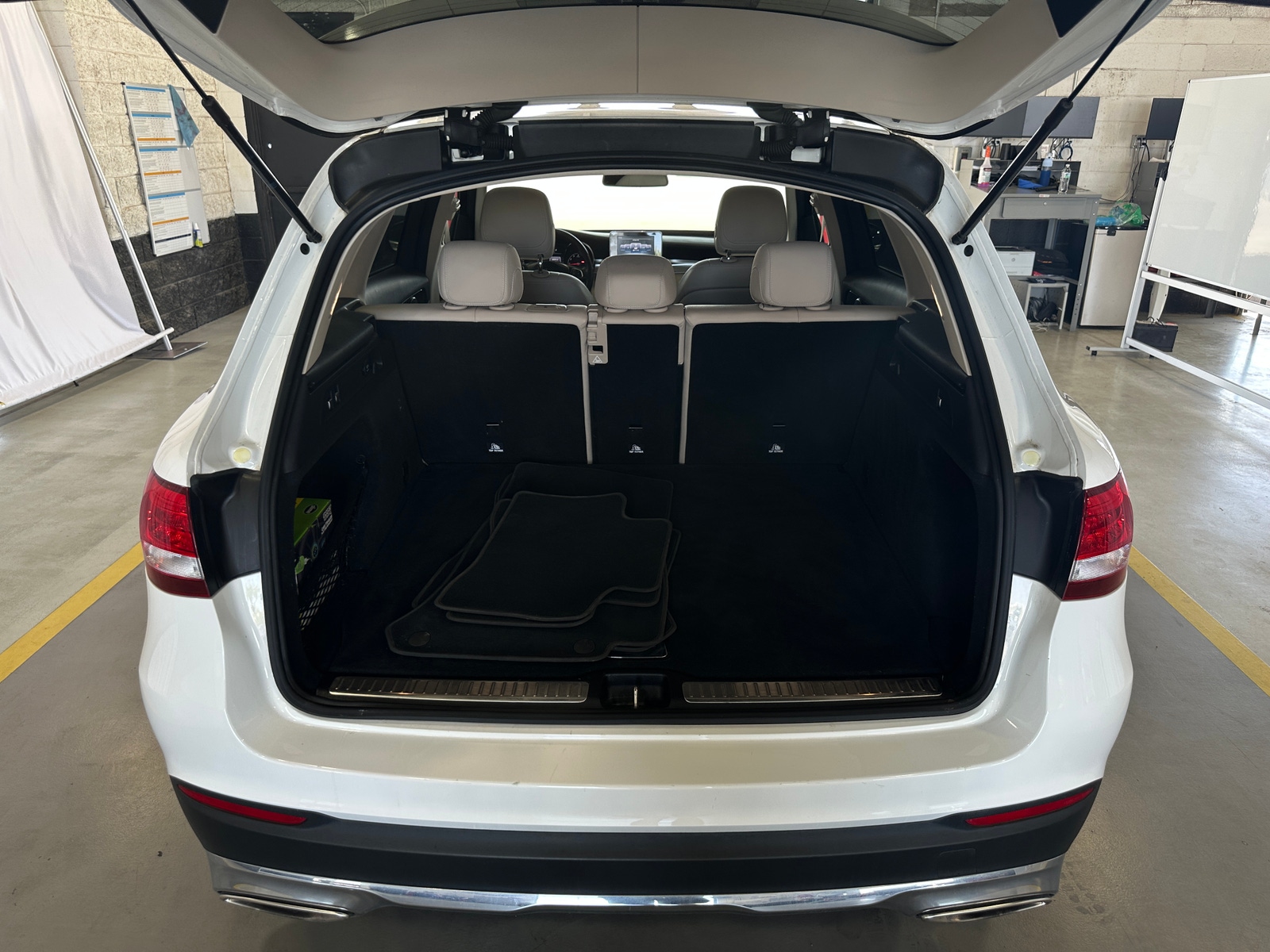 Thumbnail: 2017 Mercedes-Benz GLC - 6