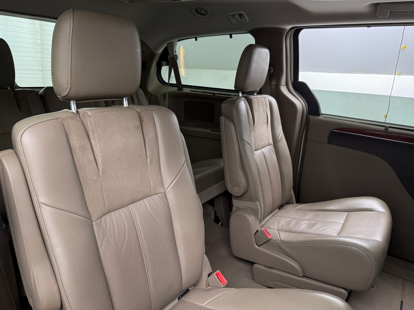 Thumbnail: 2014 Chrysler Town & Country - 6