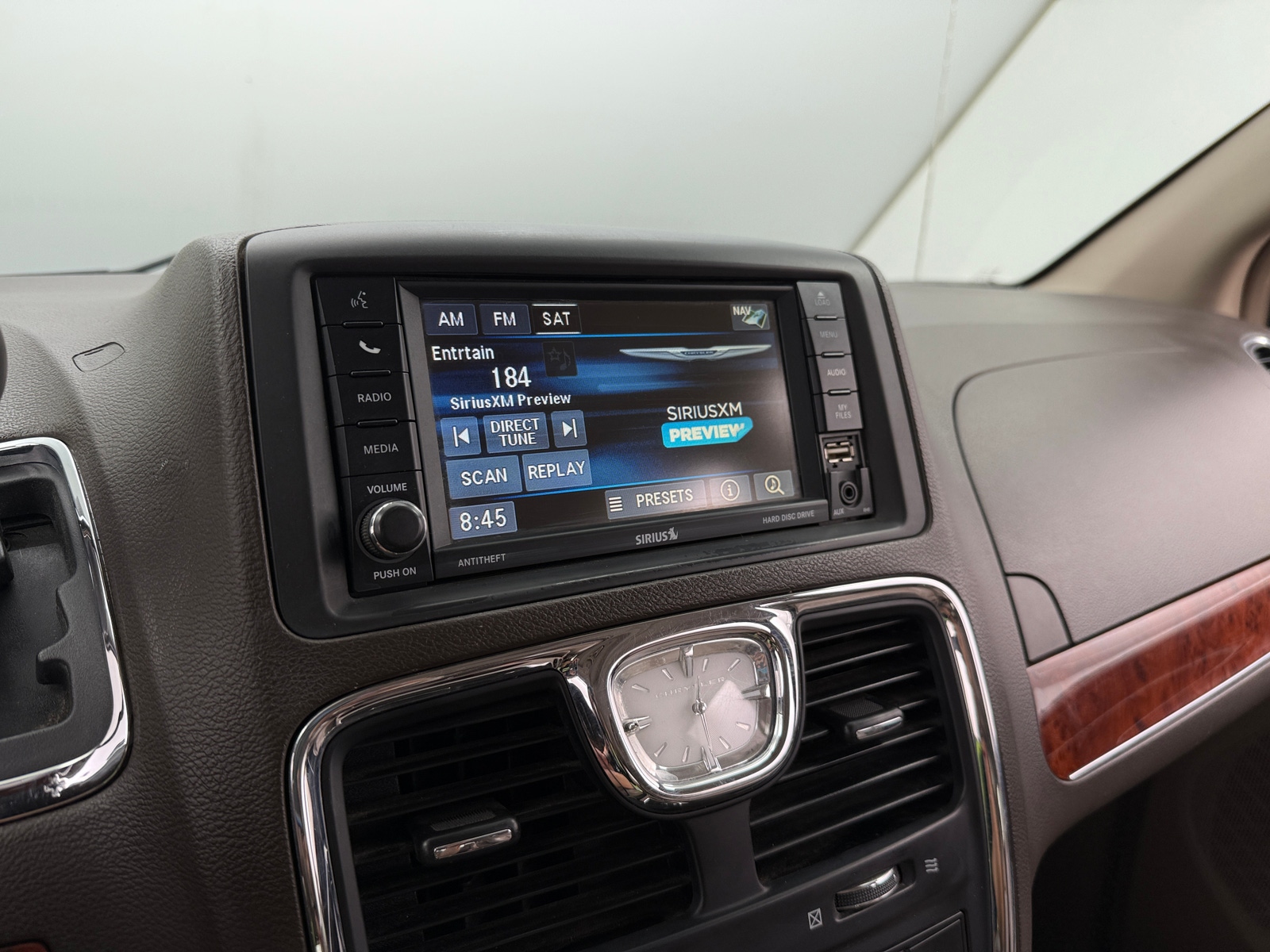 Thumbnail: 2014 Chrysler Town & Country - 4