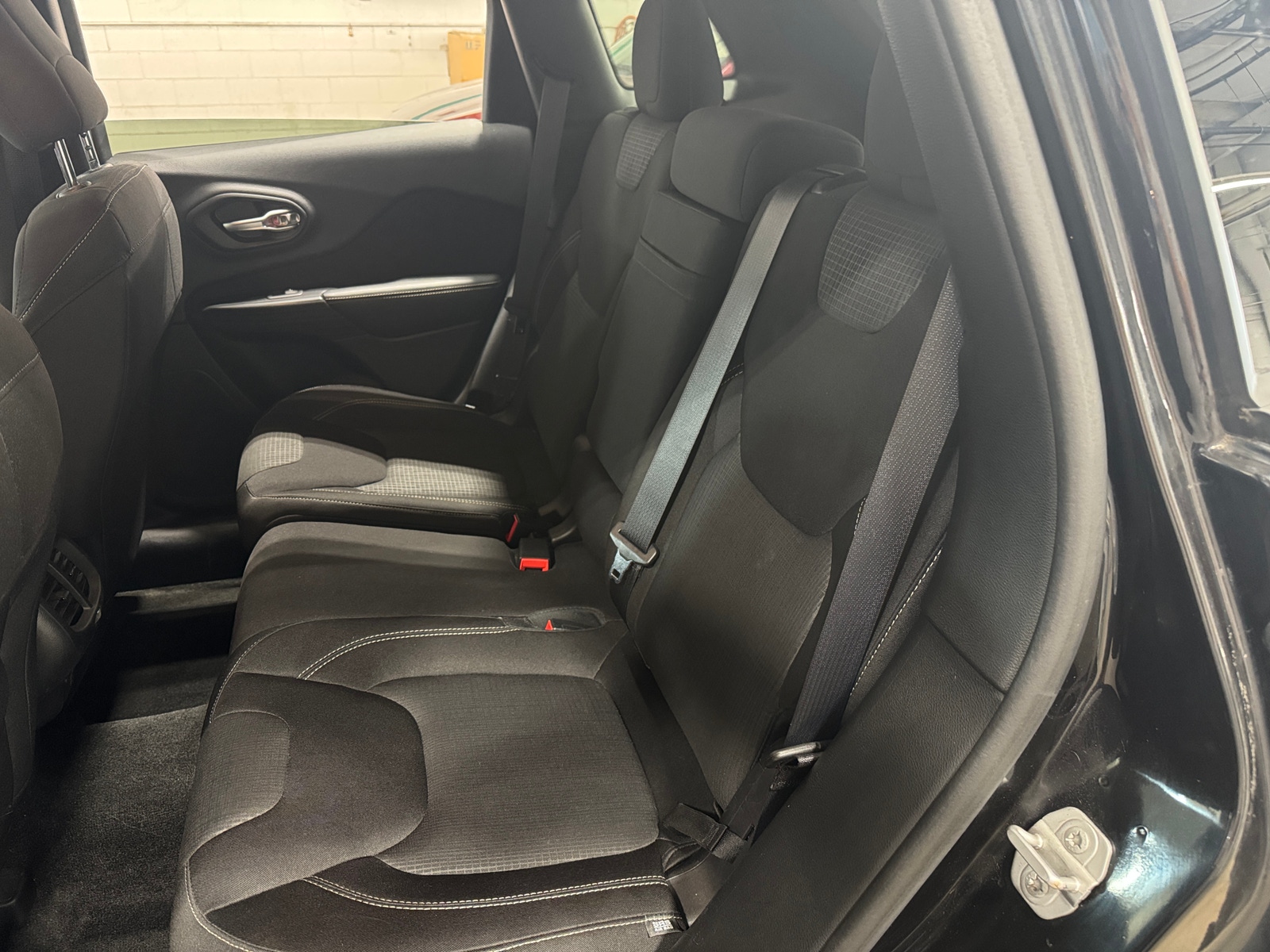 Thumbnail: 2015 Jeep Cherokee - 6