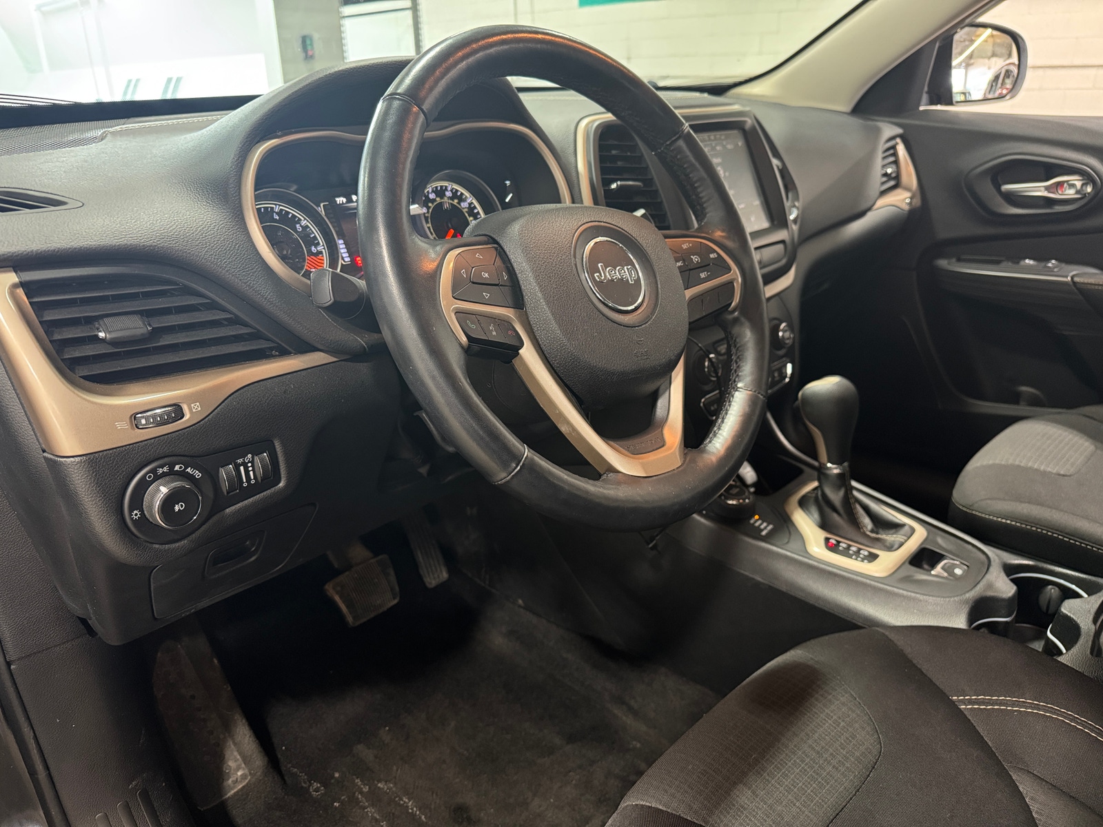 Thumbnail: 2015 Jeep Cherokee - 3