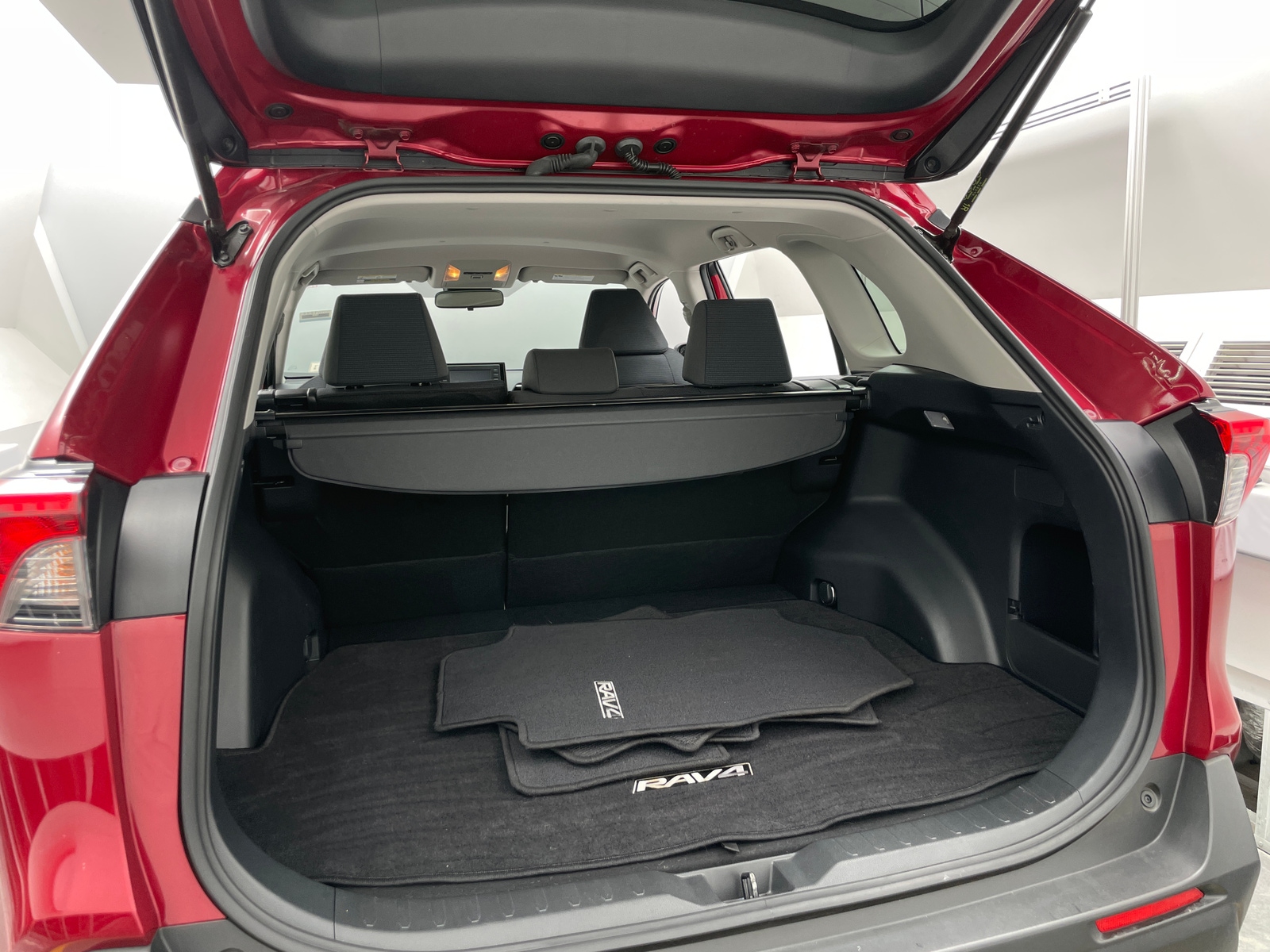 Thumbnail: 2019 Toyota RAV4 - 7