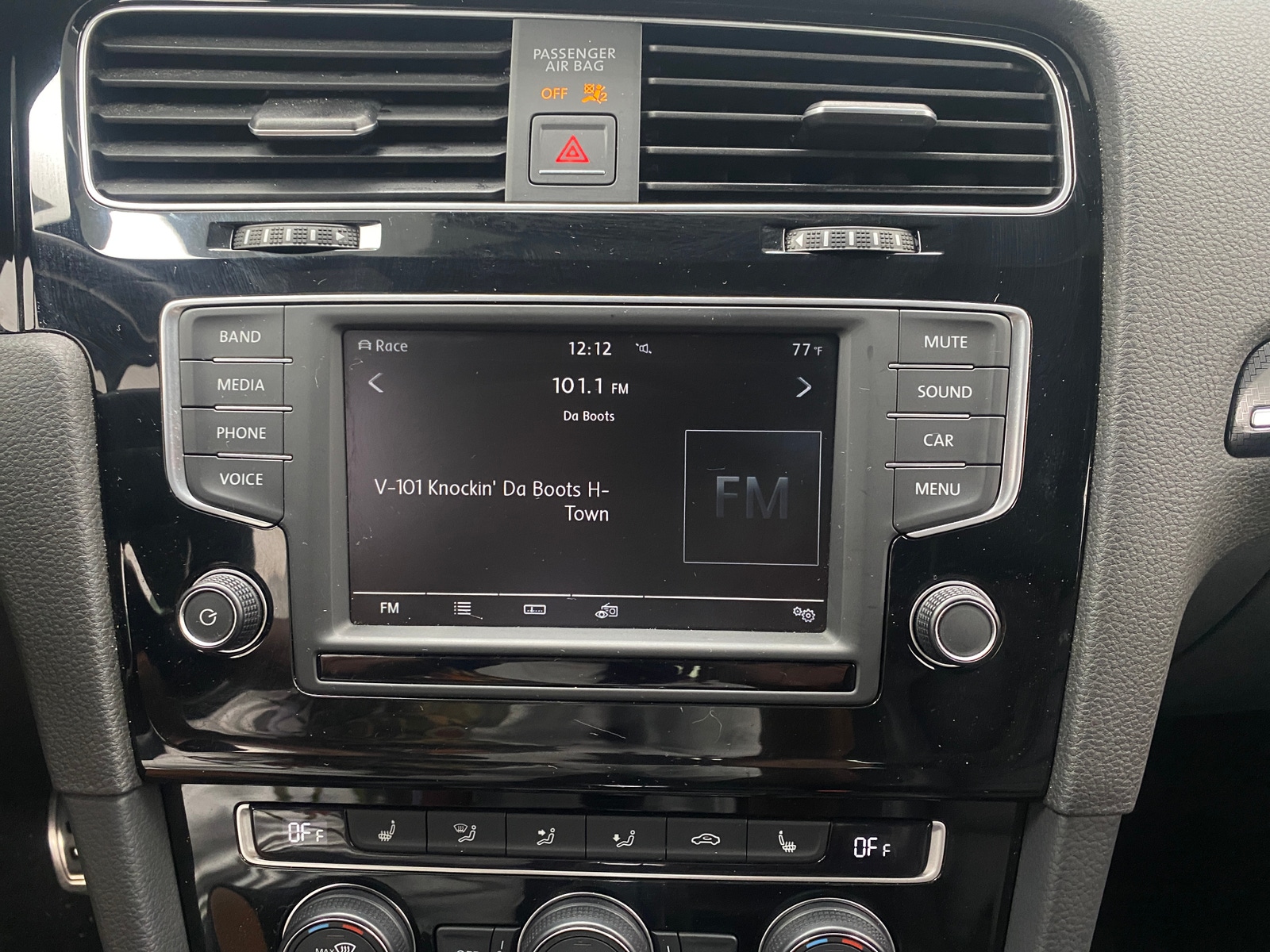 Thumbnail: 2016 Volkswagen Golf - 3