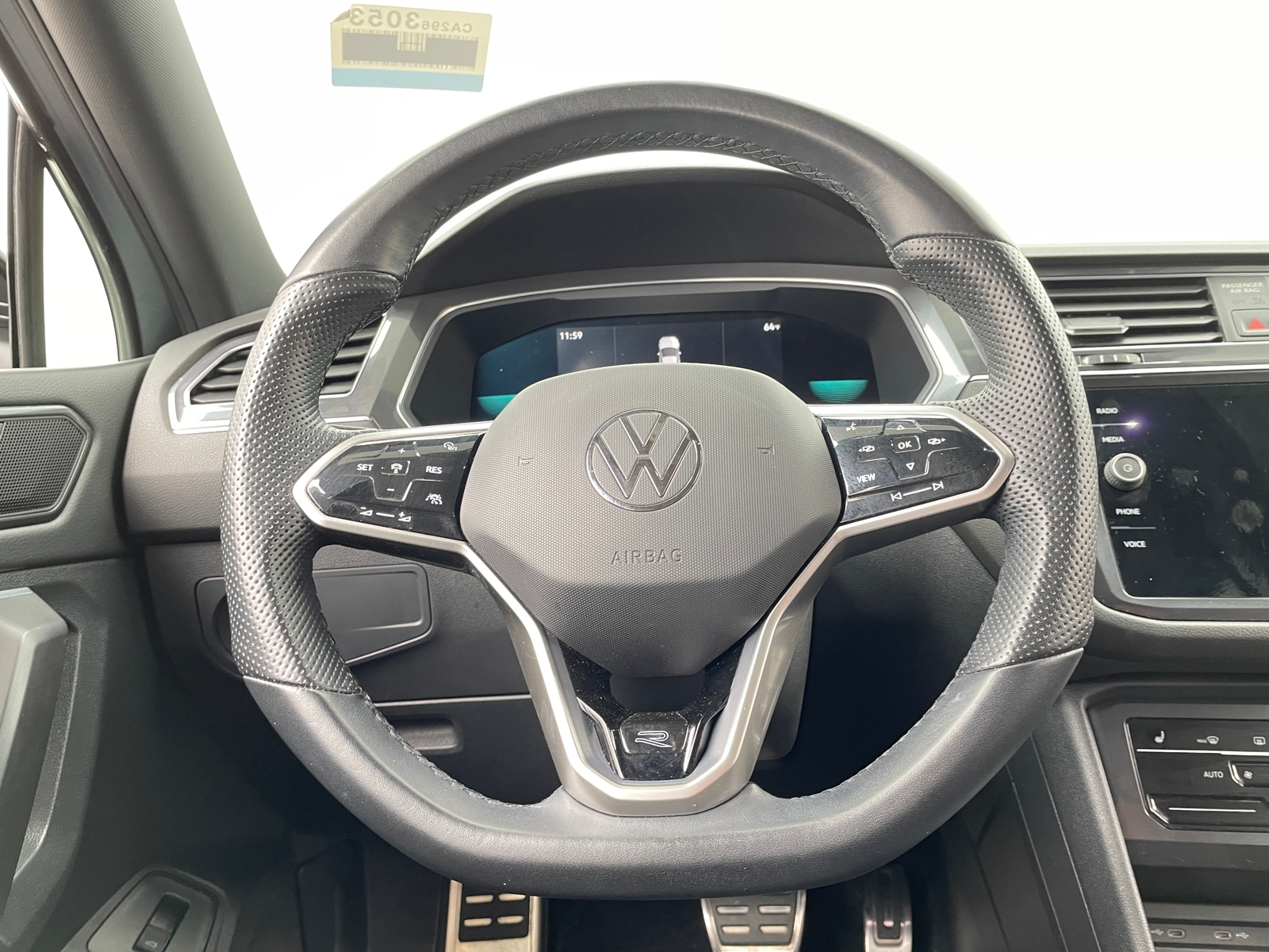 Thumbnail: 2022 Volkswagen Tiguan - 4