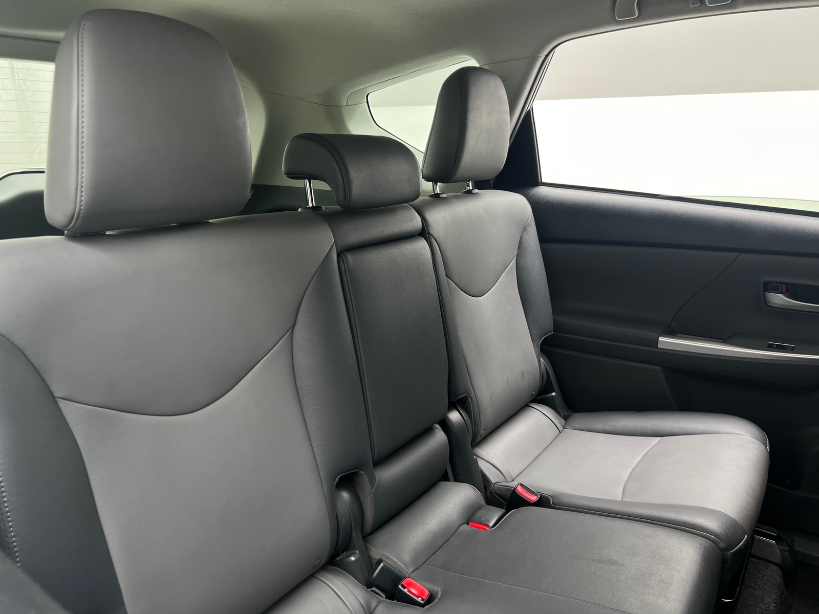 Thumbnail: 2012 Toyota Prius v - 6