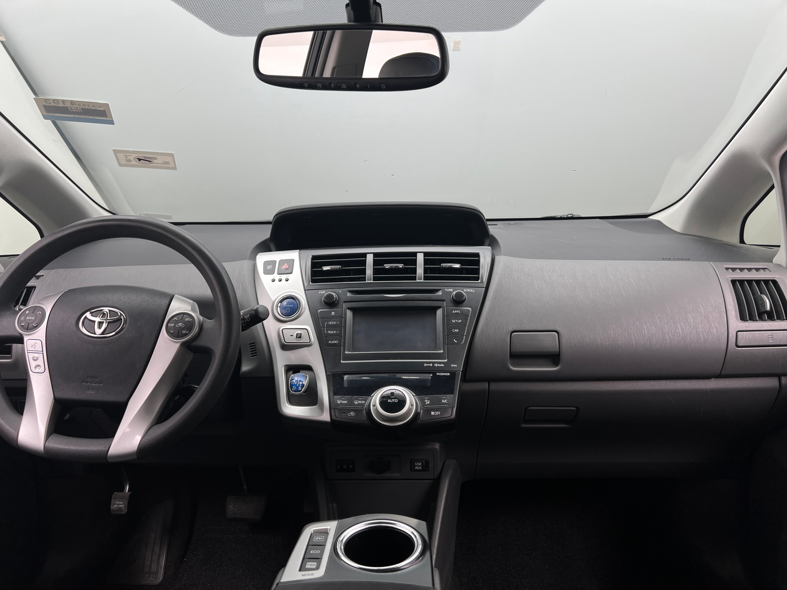 Thumbnail: 2012 Toyota Prius v - 3