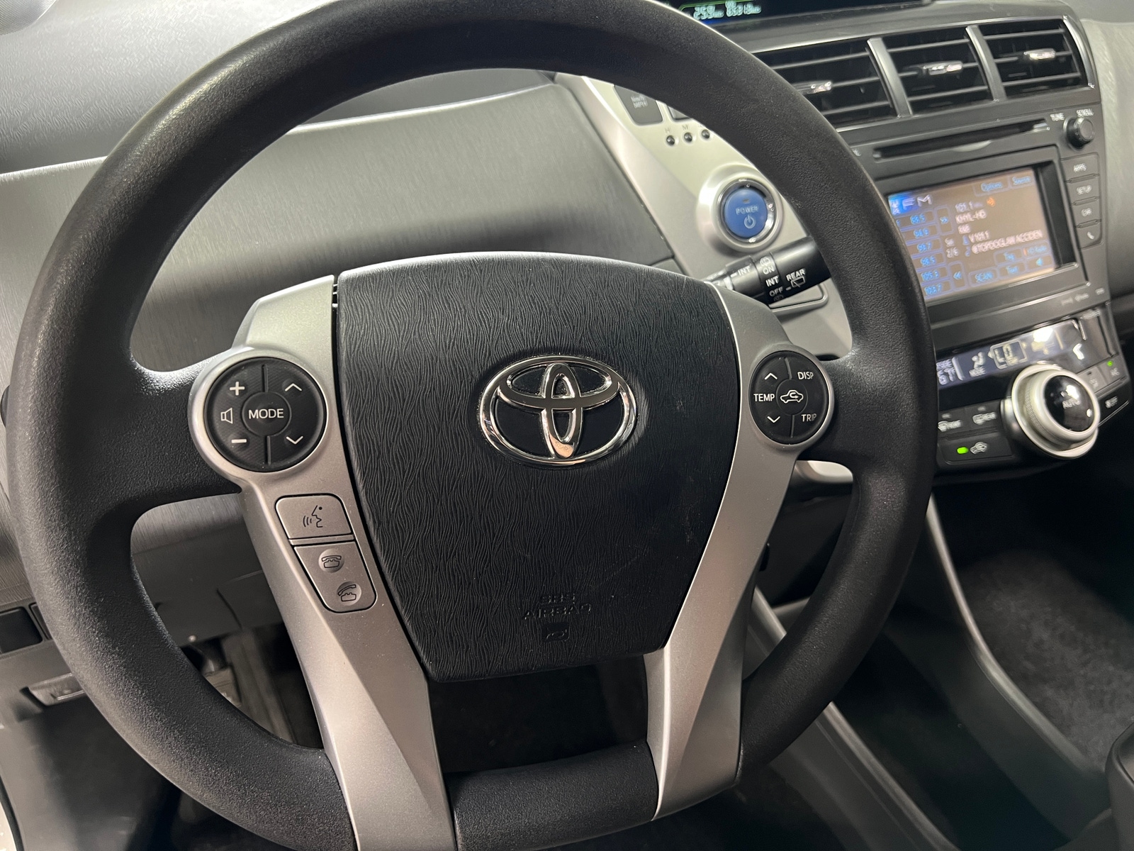 Thumbnail: 2012 Toyota Prius v - 5