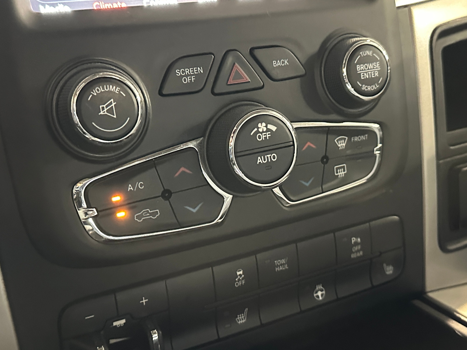 Thumbnail: 2020 RAM 1500 Classic - 4