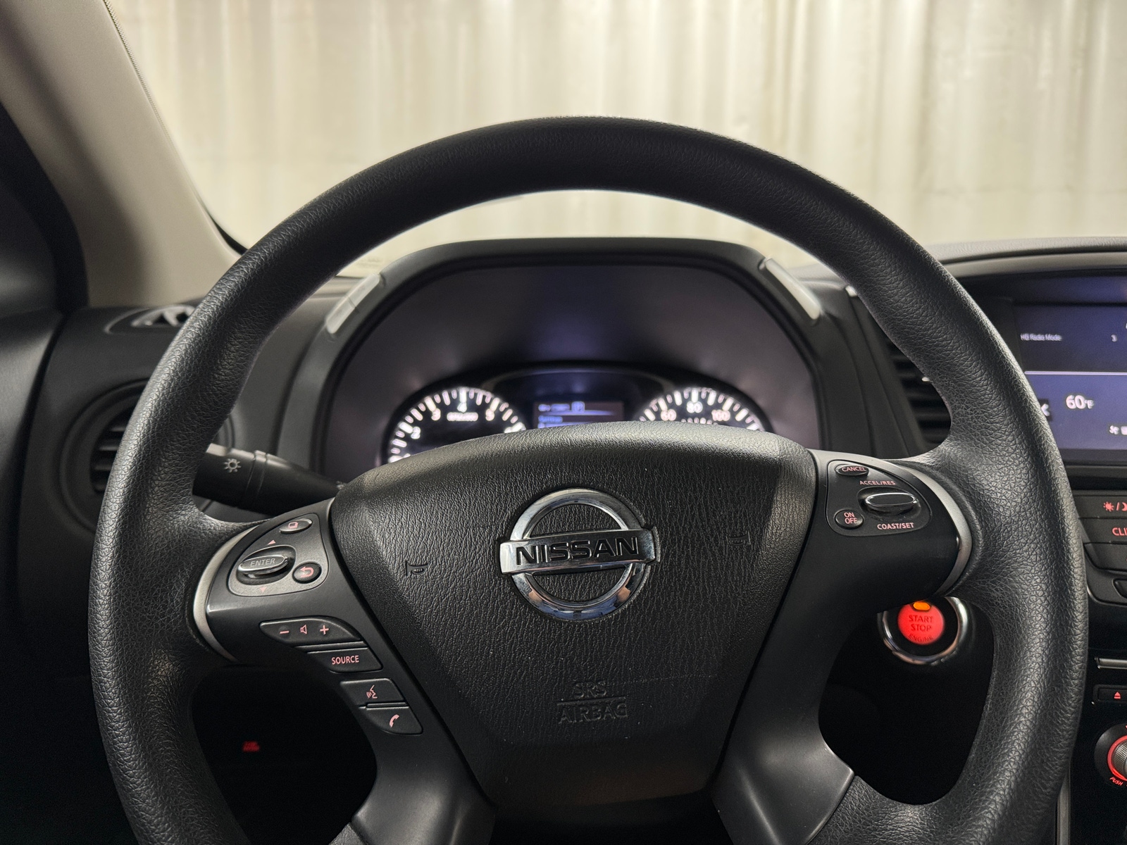 Thumbnail: 2017 Nissan Pathfinder - 5