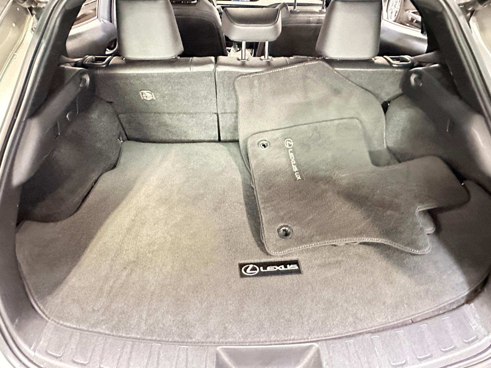 Thumbnail: 2019 Lexus UX - 6