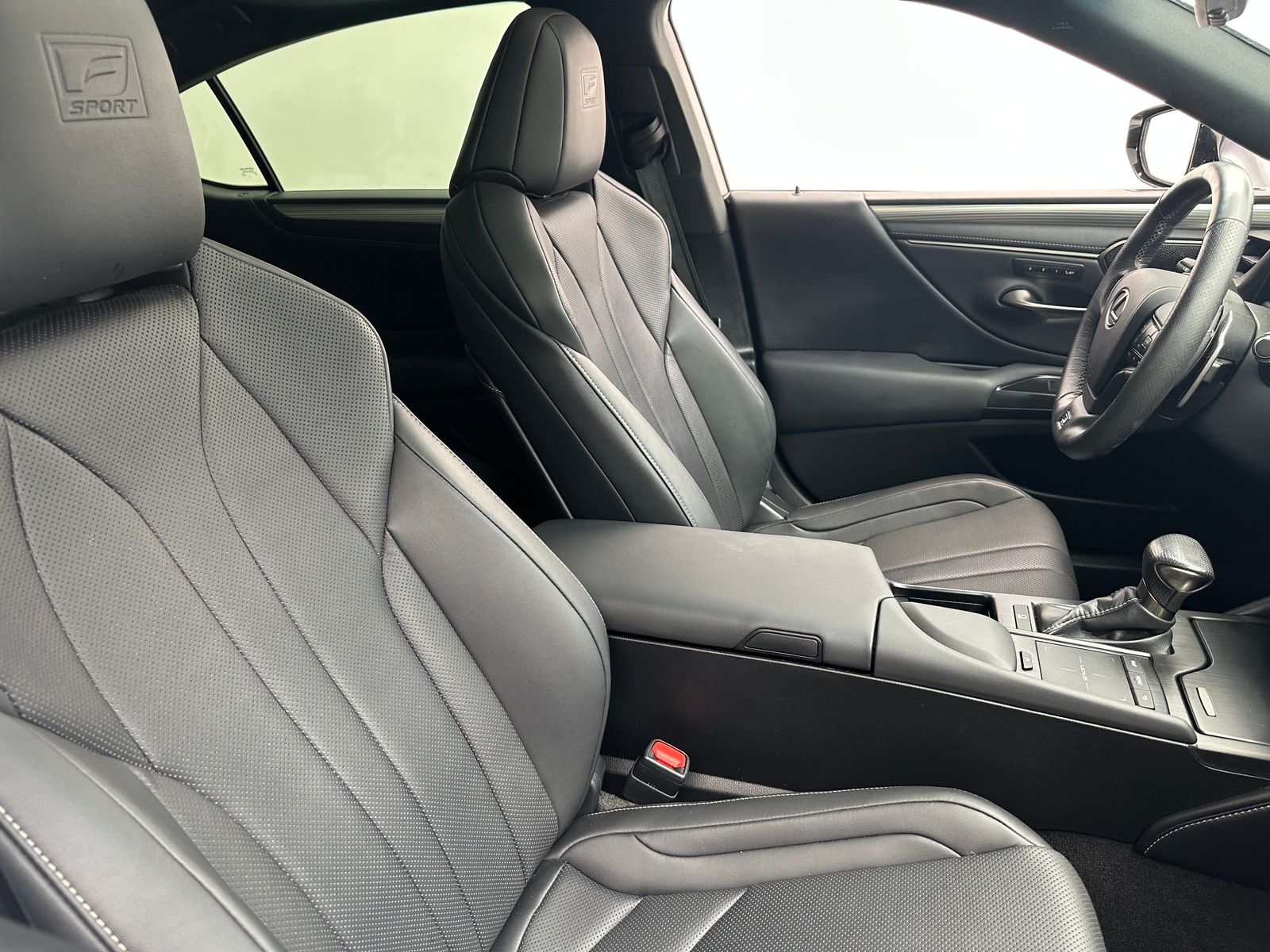 Thumbnail: 2019 Lexus ES - 2